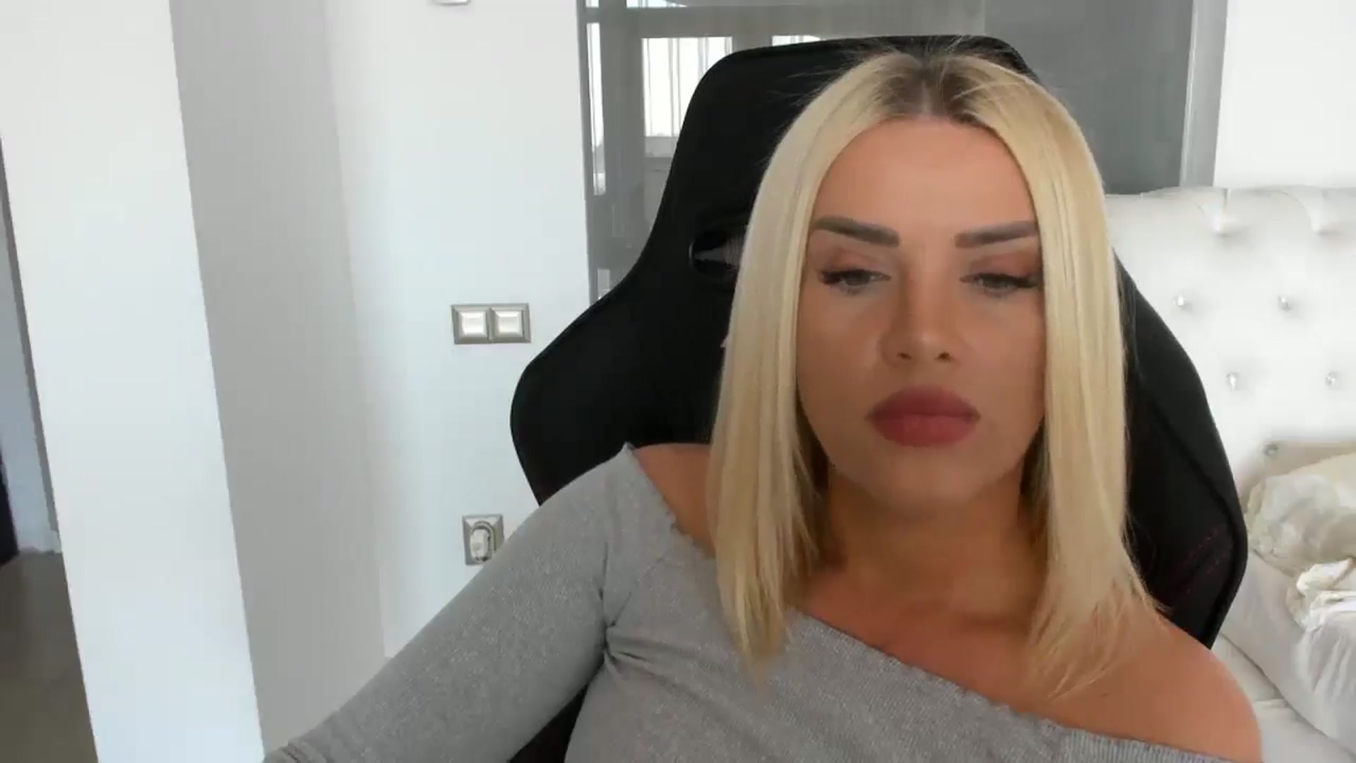 Gallery image thumbnail from Allesia_'s myfreecams stream on, 03/21/2025, 11:59 image 19 of 20