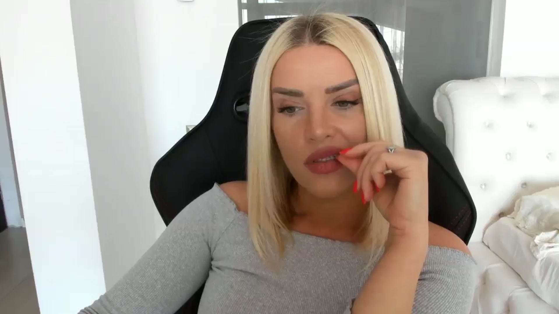 Gallery image thumbnail from Allesia_'s myfreecams stream on, 03/21/2025, 11:59 image 1 of 20