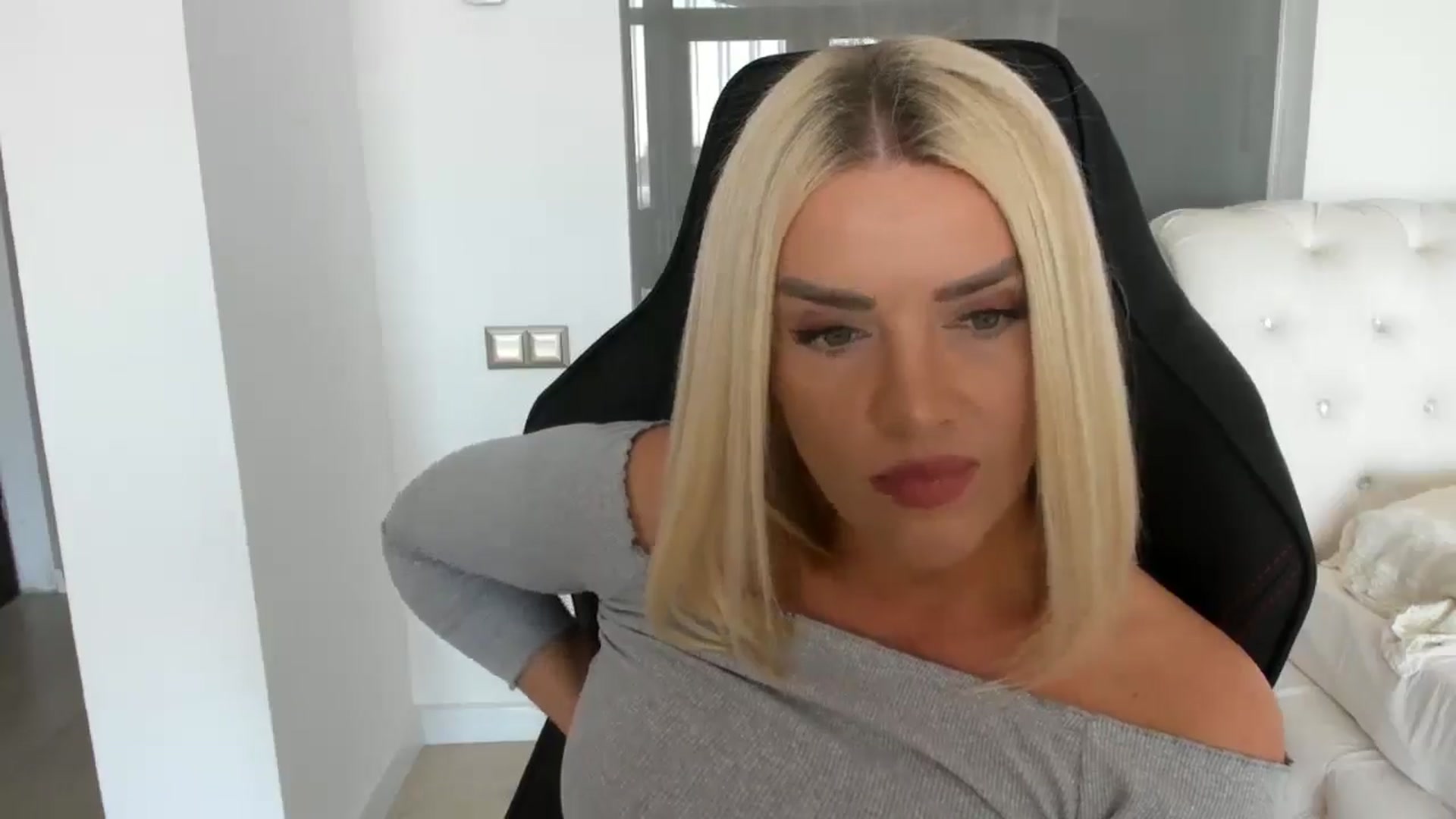 Gallery image thumbnail from Allesia_'s myfreecams stream on, 03/21/2025, 11:59 image 11 of 20