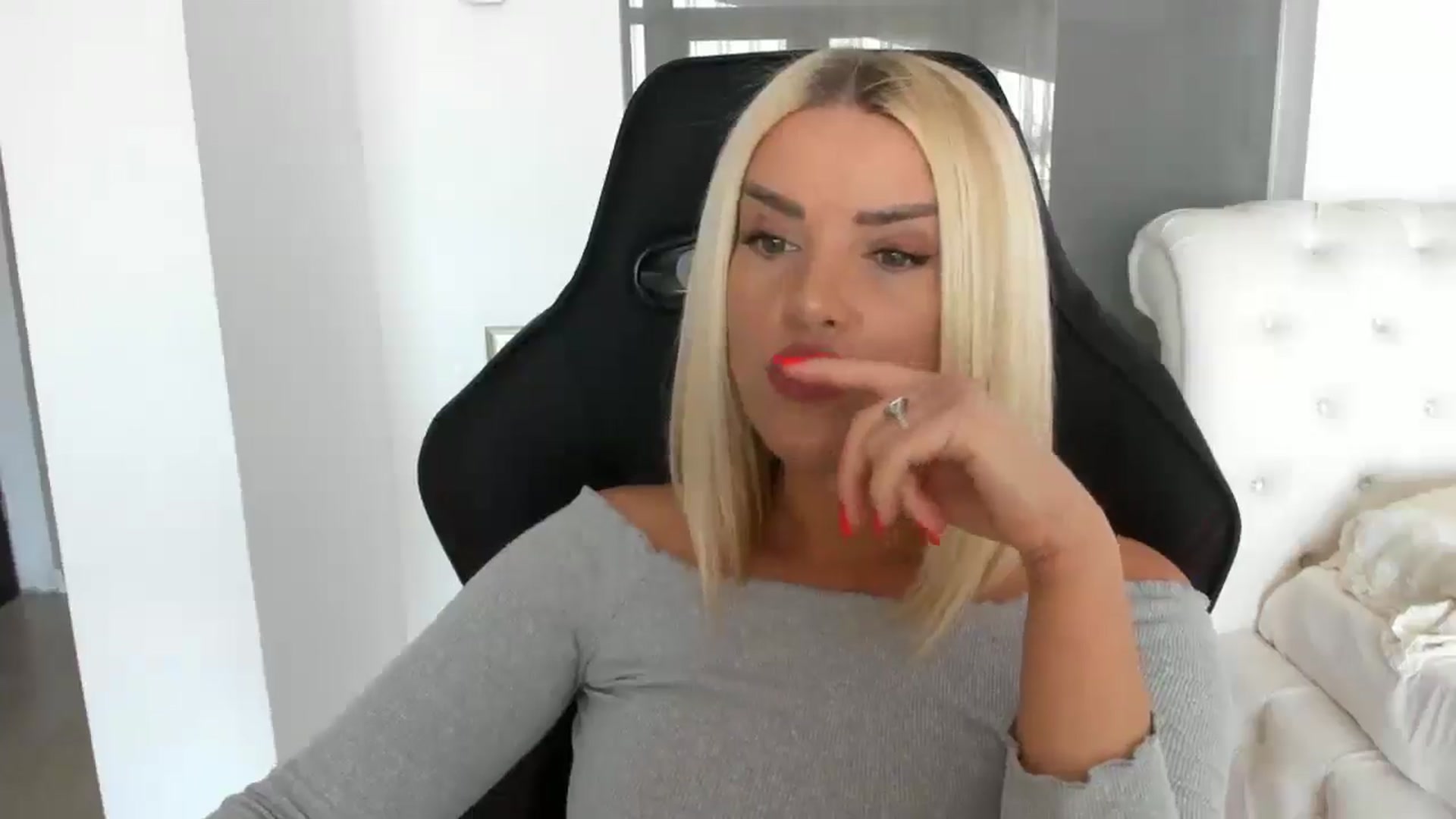 Gallery image thumbnail from Allesia_'s myfreecams stream on, 03/21/2025, 11:59 image 20 of 20