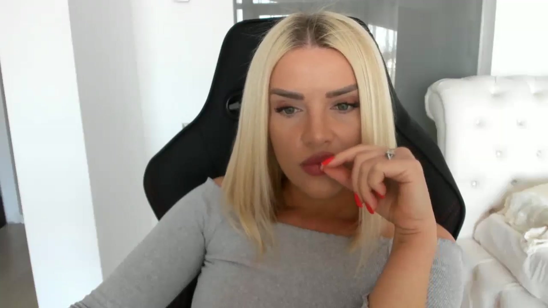 Gallery image thumbnail from Allesia_'s myfreecams stream on, 03/21/2025, 11:59 image 3 of 20