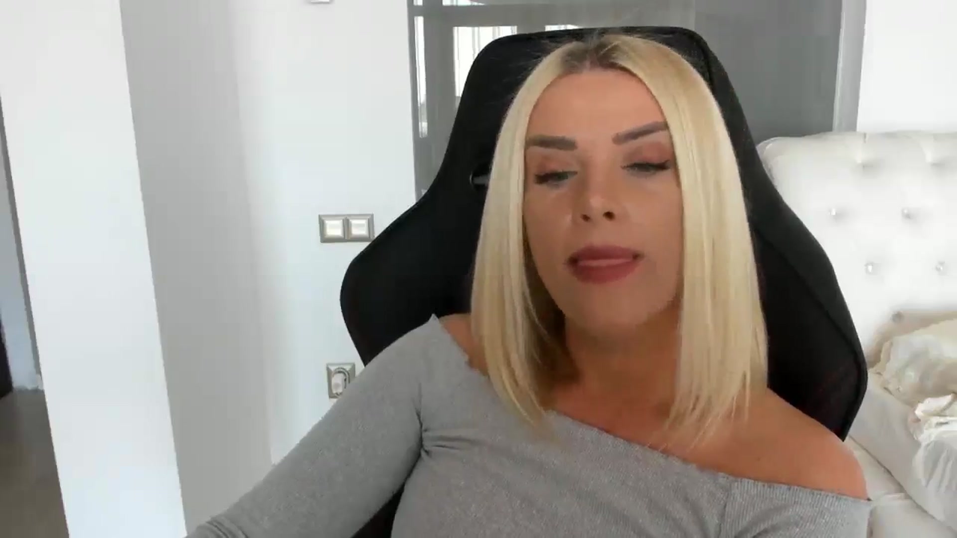 Gallery image thumbnail from Allesia_'s myfreecams stream on, 03/21/2025, 11:59 image 18 of 20
