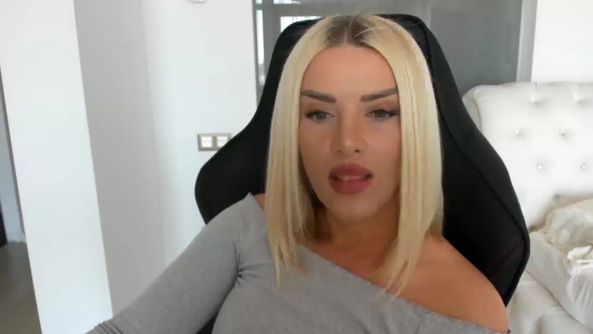 Gallery image thumbnail from Allesia_'s myfreecams stream on, 03/21/2025, 11:59 image 7 of 20