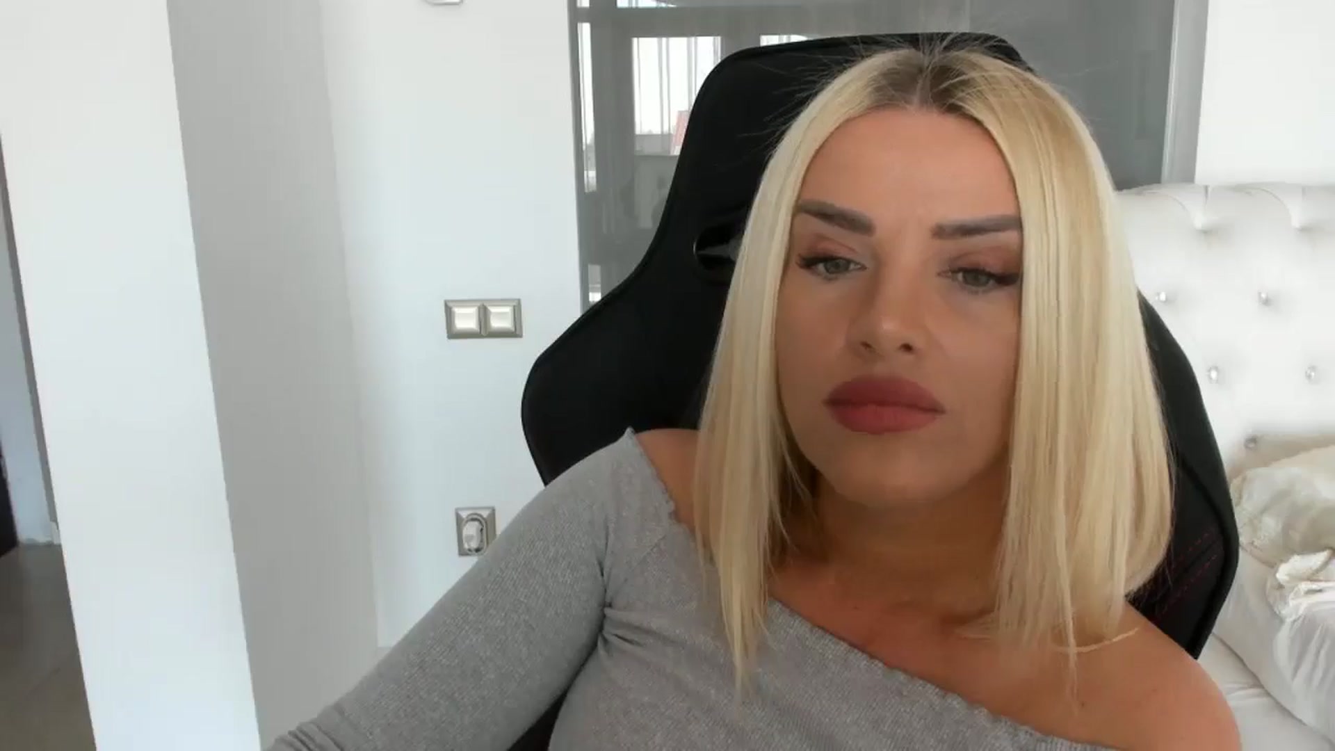 Gallery image thumbnail from Allesia_'s myfreecams stream on, 03/21/2025, 11:59 image 15 of 20