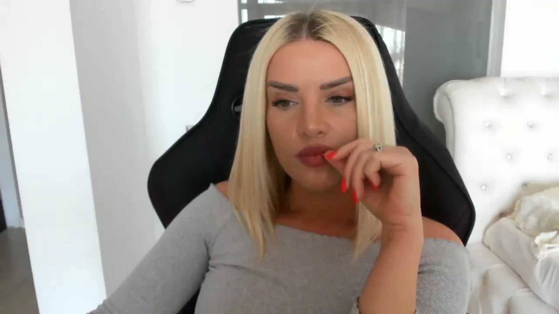 Gallery image thumbnail from Allesia_'s myfreecams stream on, 03/21/2025, 11:59 image 2 of 20