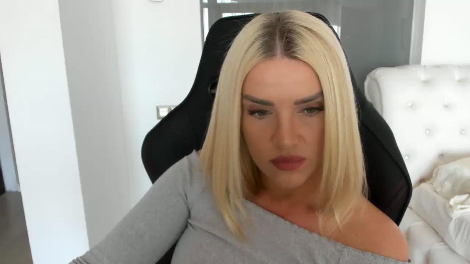 Gallery image thumbnail from Allesia_'s myfreecams stream on, 03/21/2025, 11:59 image 4 of 20