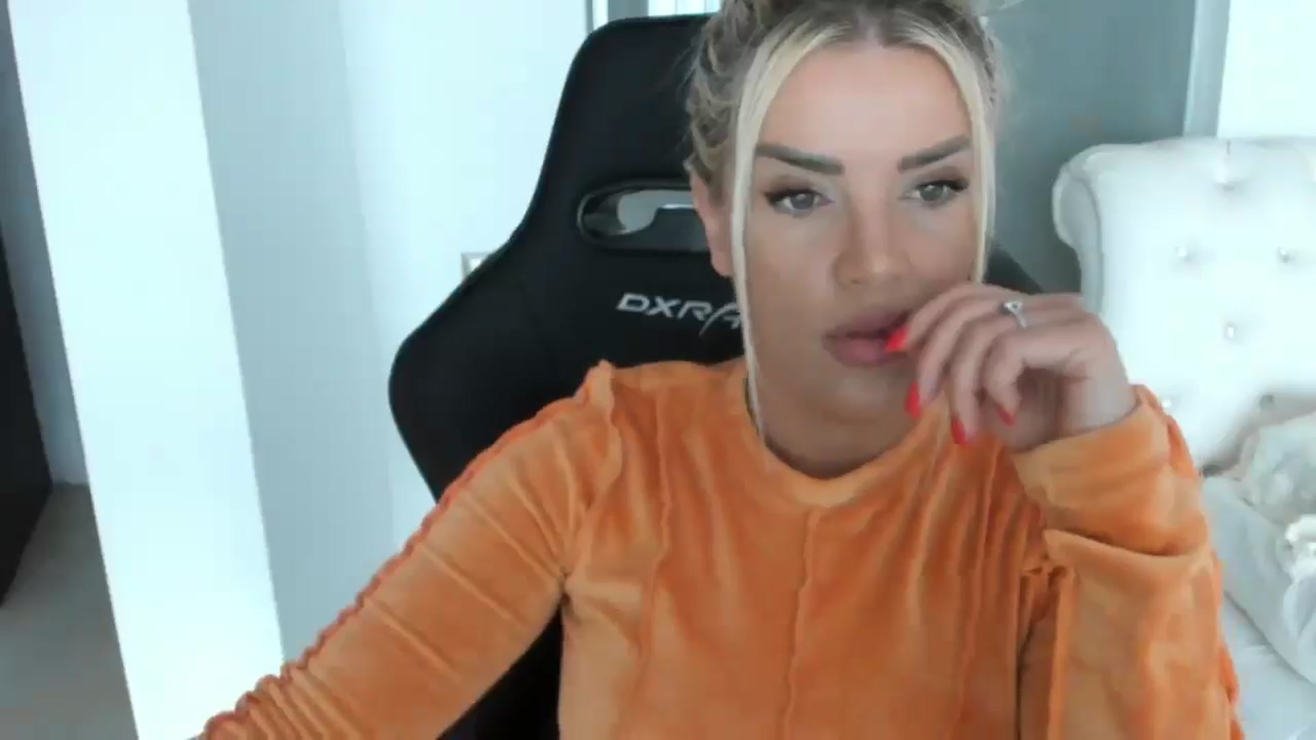 Gallery image thumbnail from Allesia_'s myfreecams stream on, 03/23/2025, 11:59 image 6 of 20