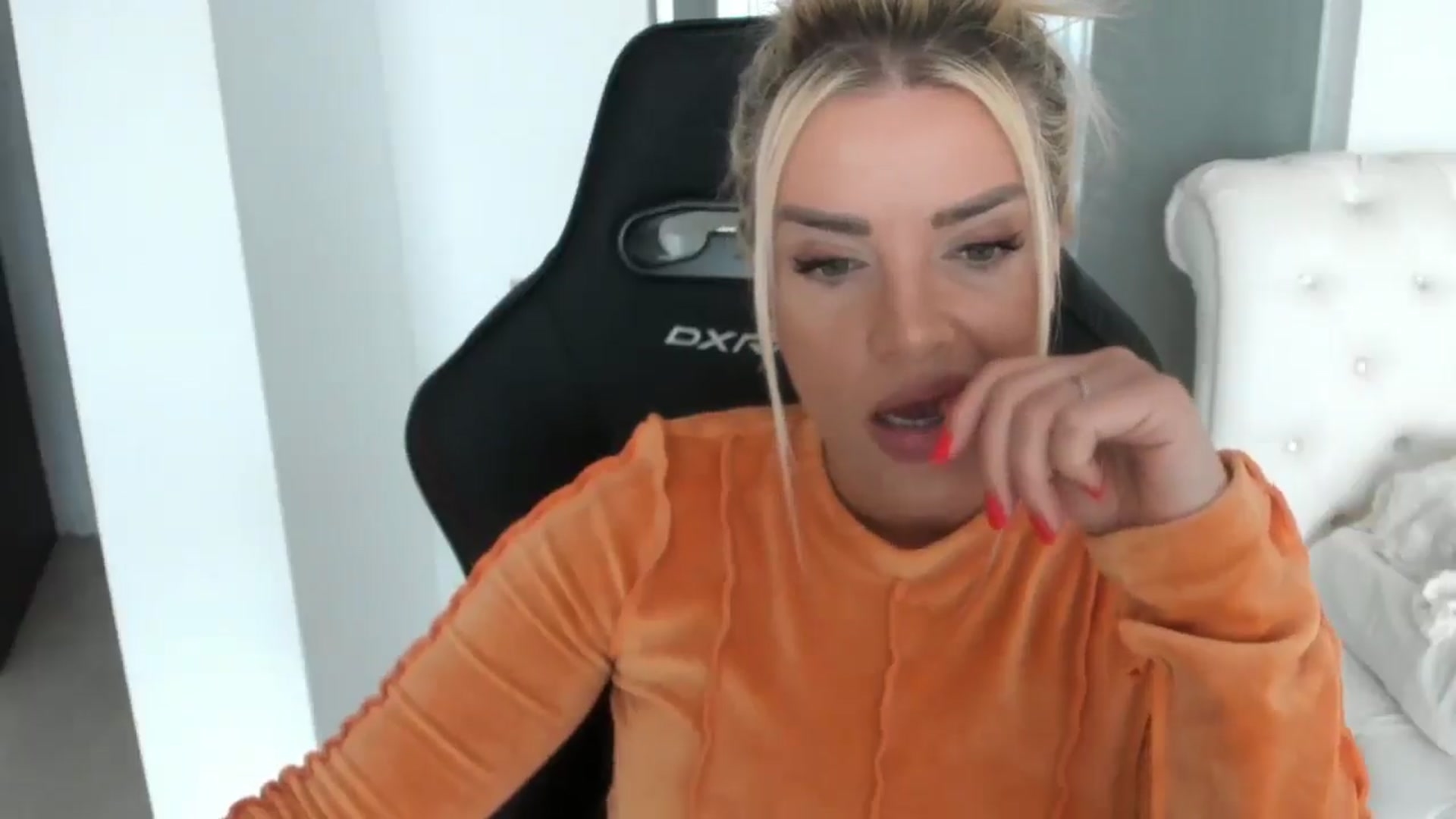Gallery image thumbnail from Allesia_'s myfreecams stream on, 03/23/2025, 11:59 image 9 of 20
