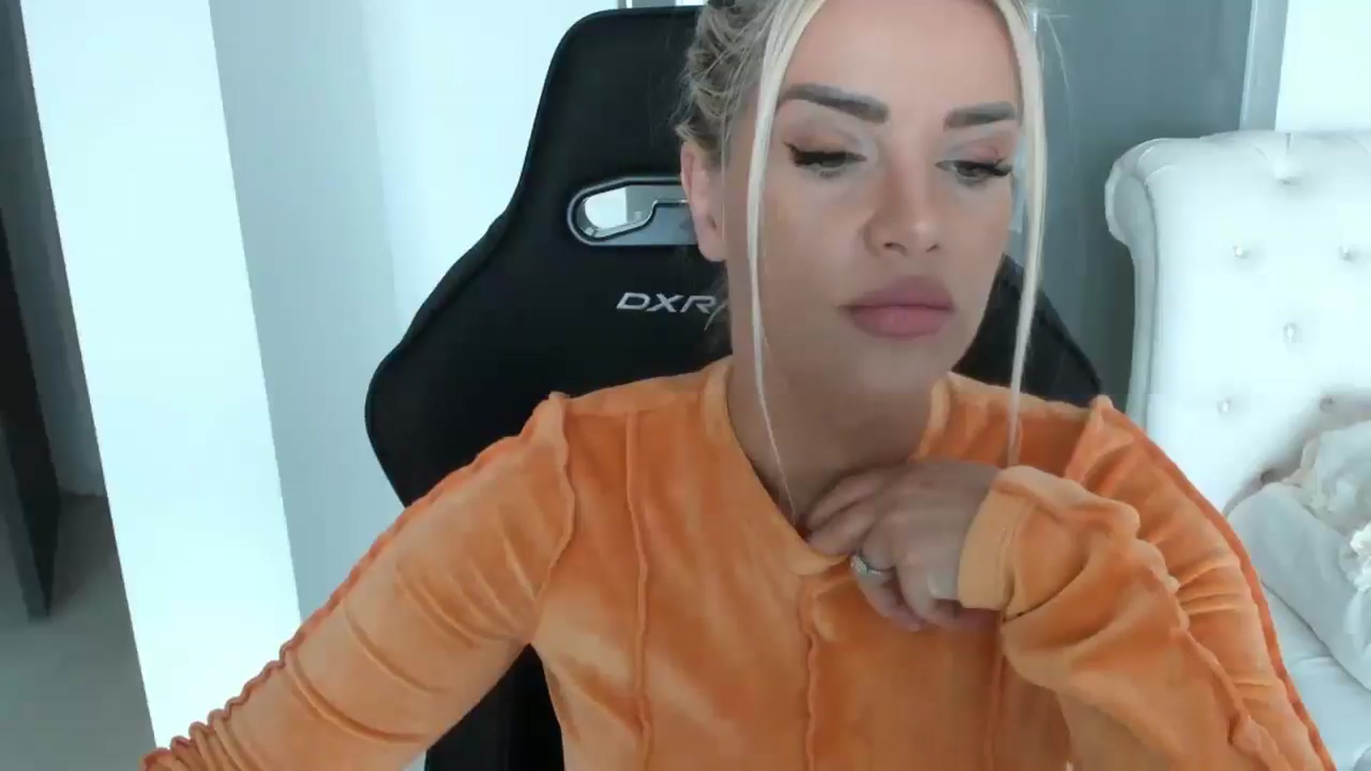 Gallery image thumbnail from Allesia_'s myfreecams stream on, 03/23/2025, 11:59 image 19 of 20
