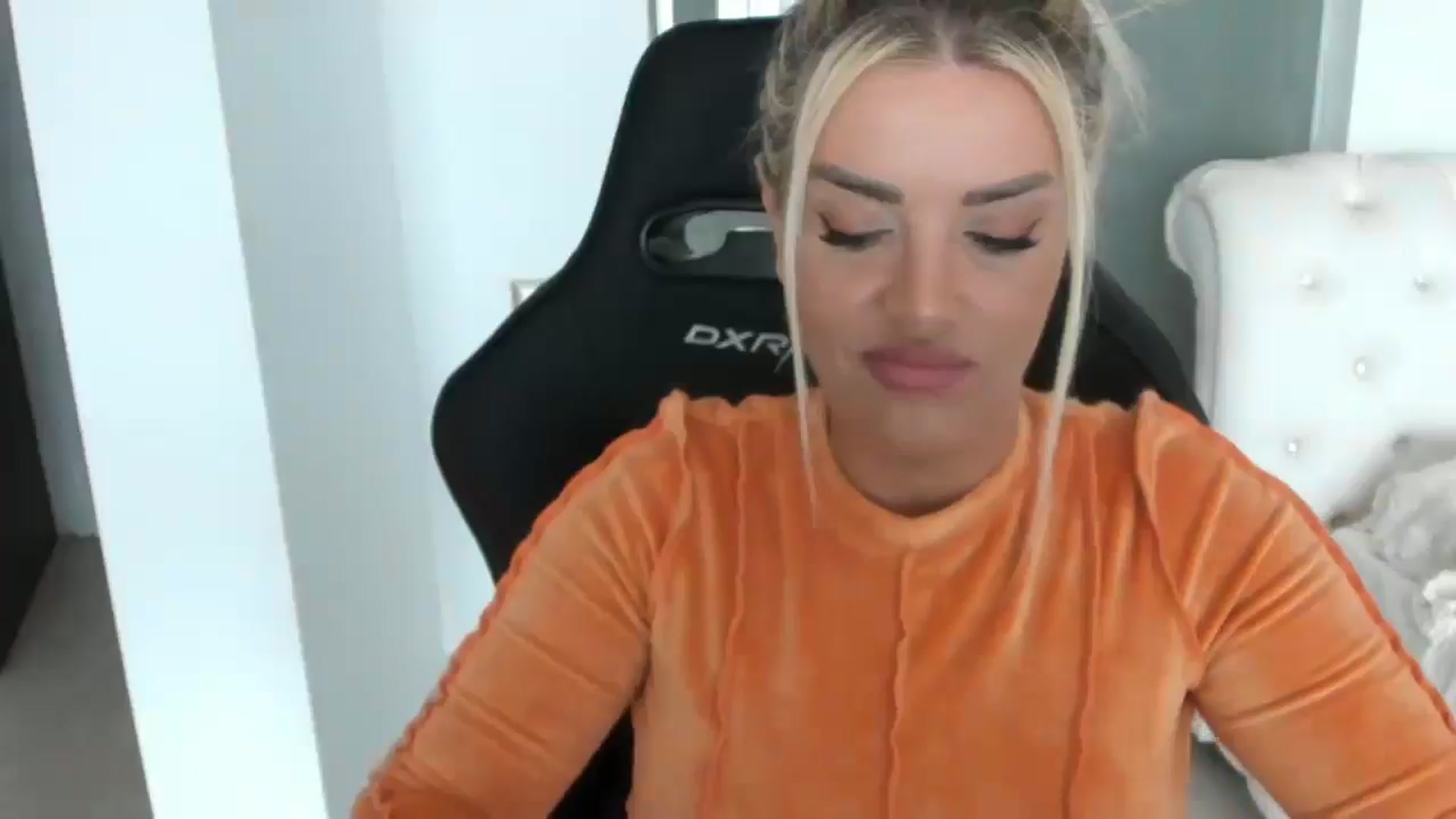 Gallery image thumbnail from Allesia_'s myfreecams stream on, 03/23/2025, 11:59 image 7 of 20