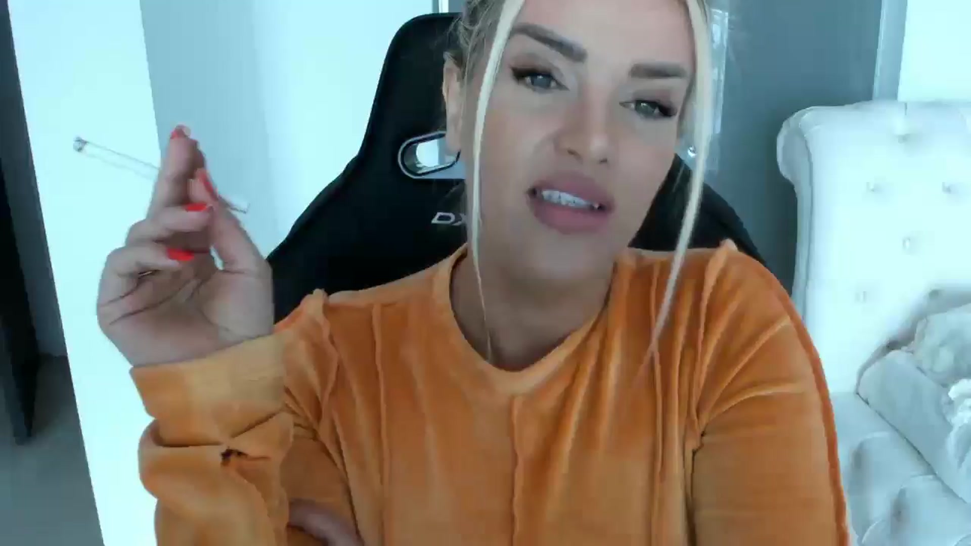 Gallery image thumbnail from Allesia_'s myfreecams stream on, 03/23/2025, 11:59 image 17 of 20