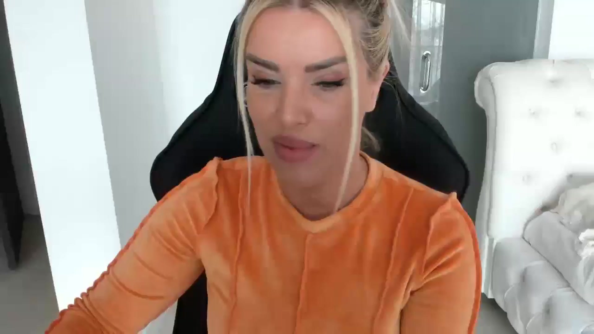Gallery image thumbnail from Allesia_'s myfreecams stream on, 03/23/2025, 11:59 image 18 of 20