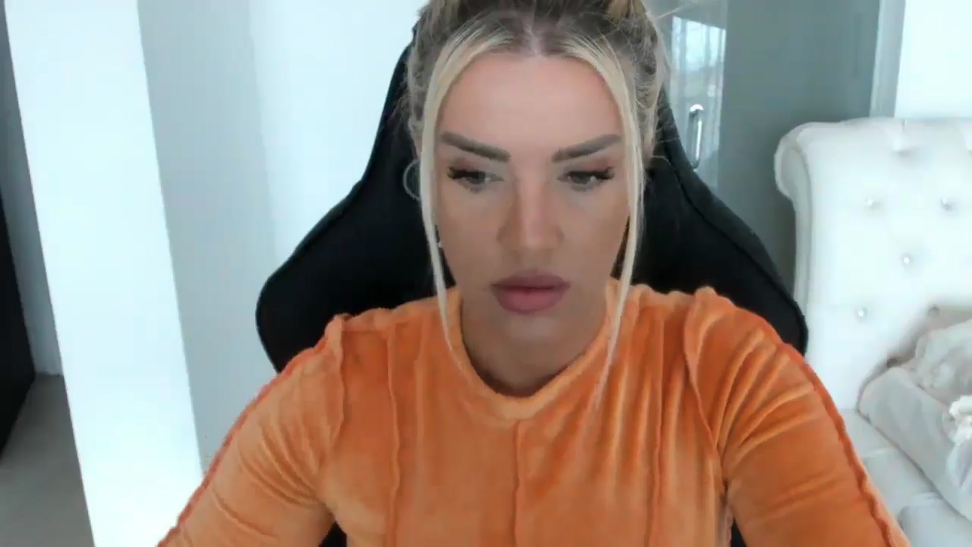 Gallery image thumbnail from Allesia_'s myfreecams stream on, 03/23/2025, 11:59 image 4 of 20