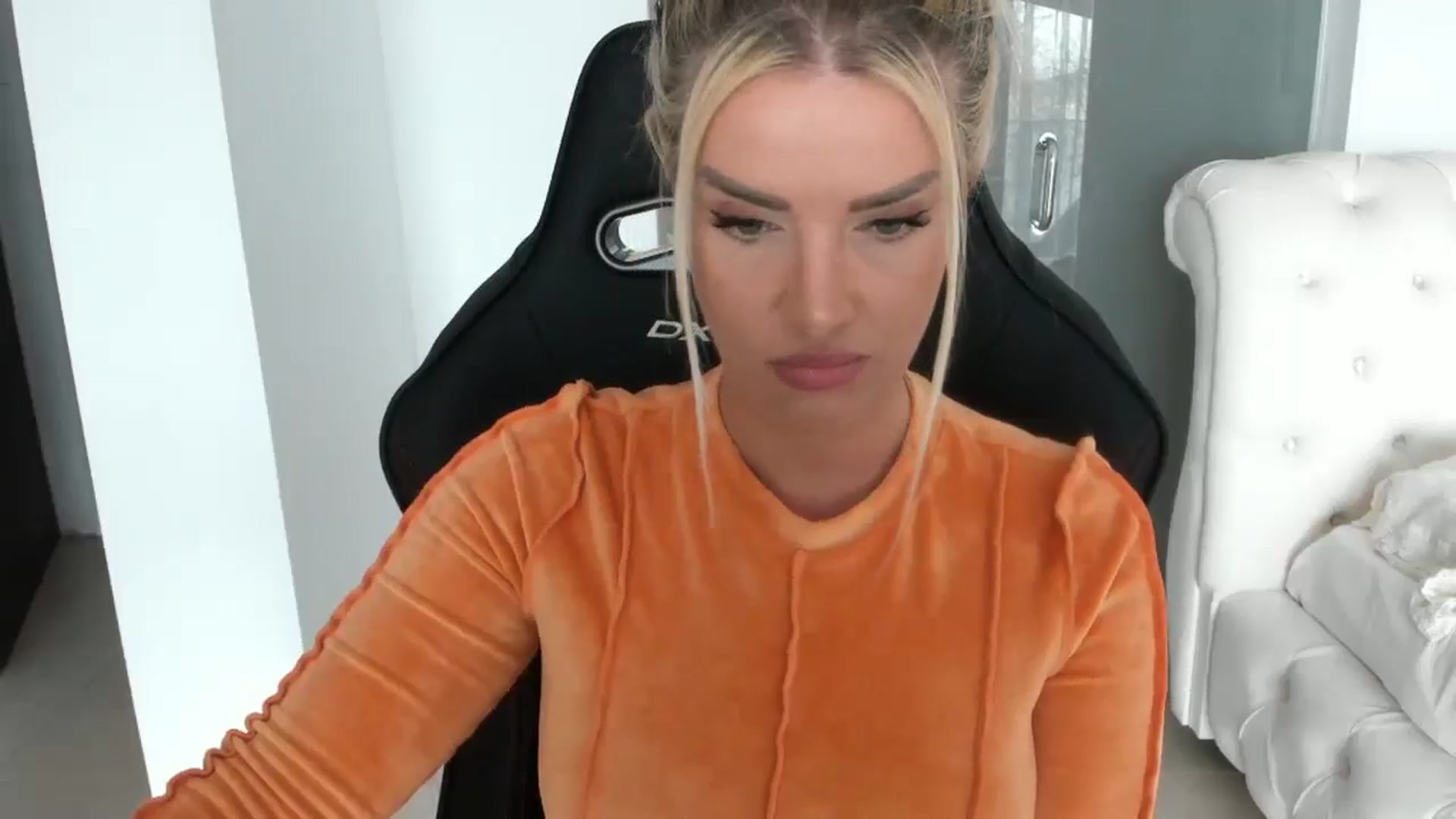 Gallery image thumbnail from Allesia_'s myfreecams stream on, 03/23/2025, 11:59 image 15 of 20