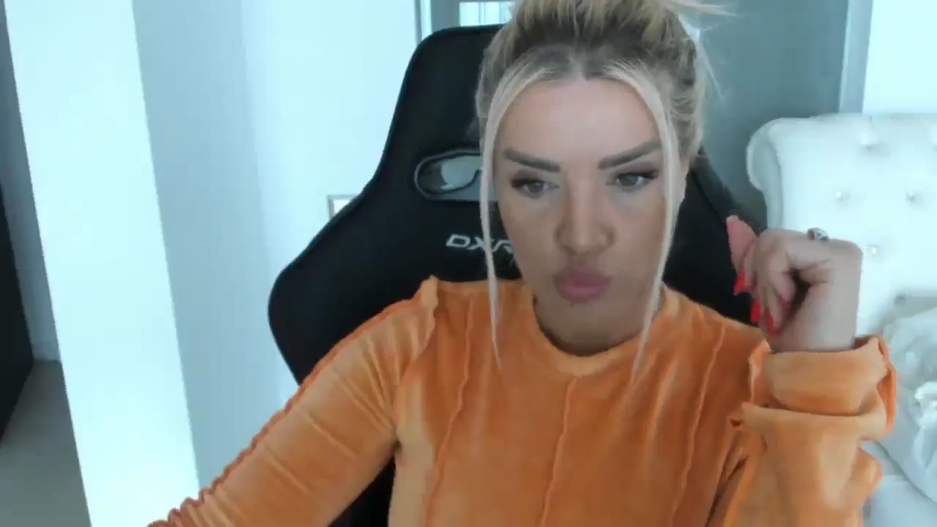 Gallery image thumbnail from Allesia_'s myfreecams stream on, 03/23/2025, 11:59 image 2 of 20