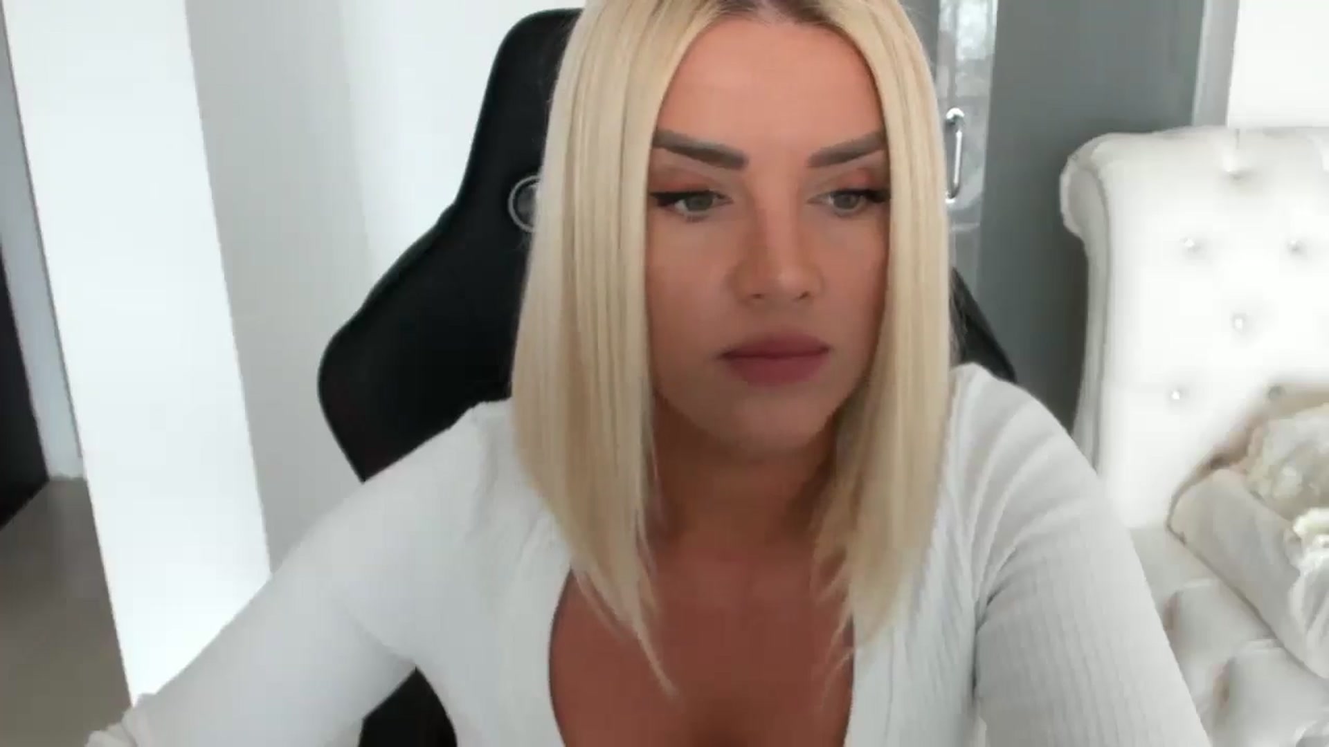 Gallery image thumbnail from Allesia_'s myfreecams stream on, 03/24/2025, 11:17 image 20 of 20
