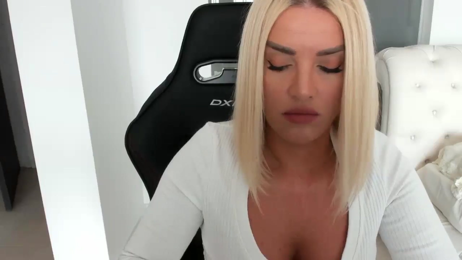 Gallery image thumbnail from Allesia_'s myfreecams stream on, 03/24/2025, 11:17 image 3 of 20