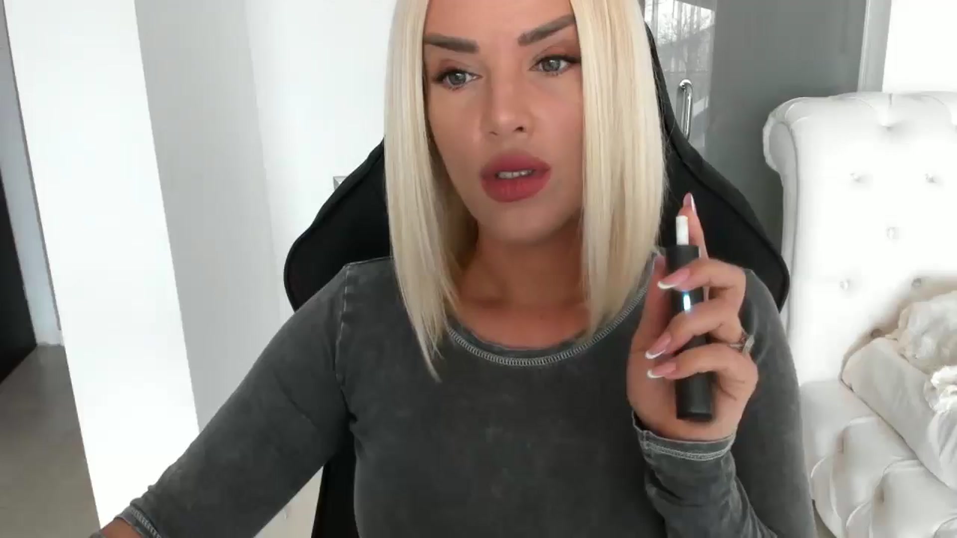 Gallery image thumbnail from Allesia_'s myfreecams stream on, 03/28/2025, 10:30 image 15 of 20