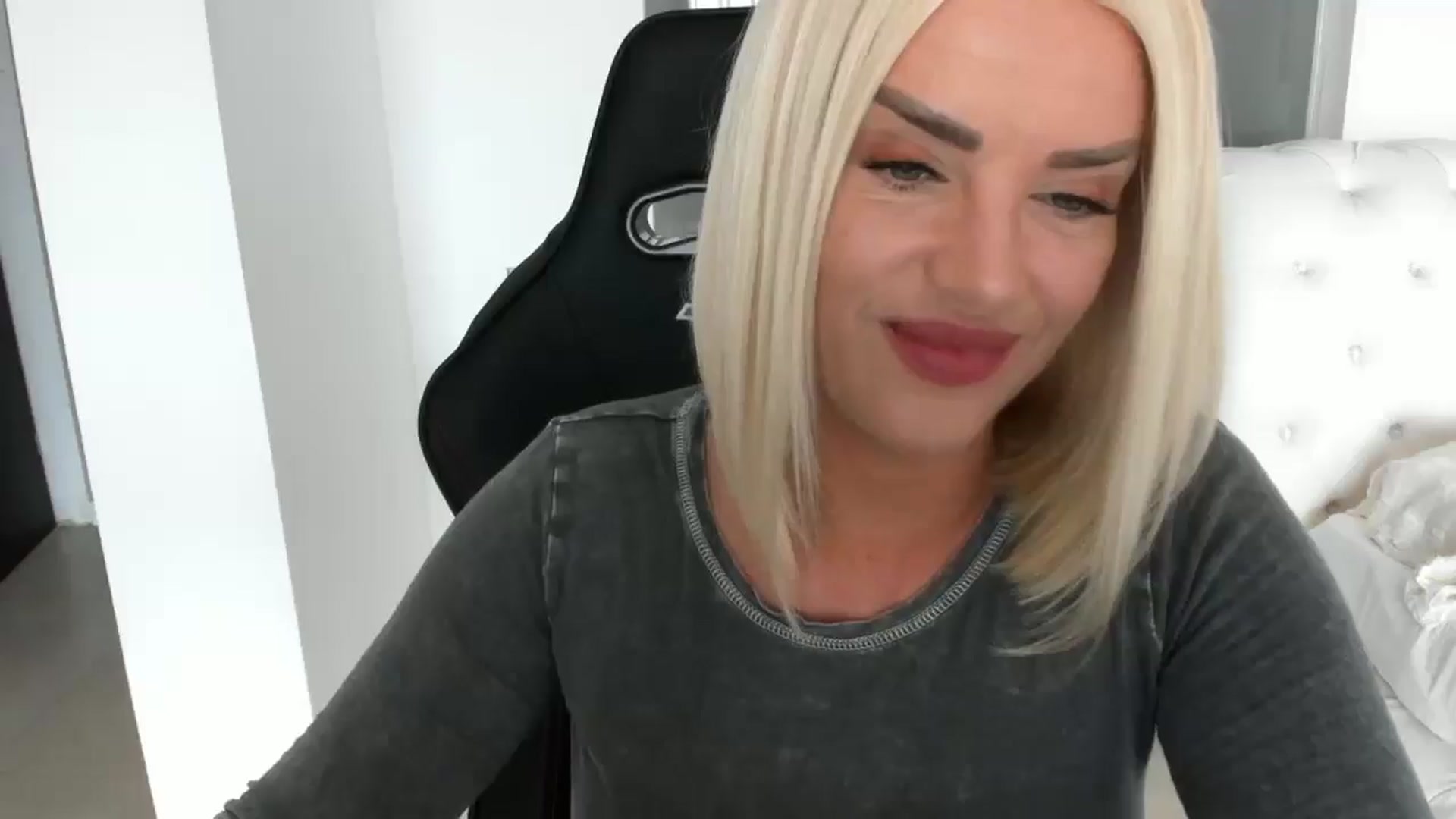 Gallery image thumbnail from Allesia_'s myfreecams stream on, 03/28/2025, 10:30 image 14 of 20