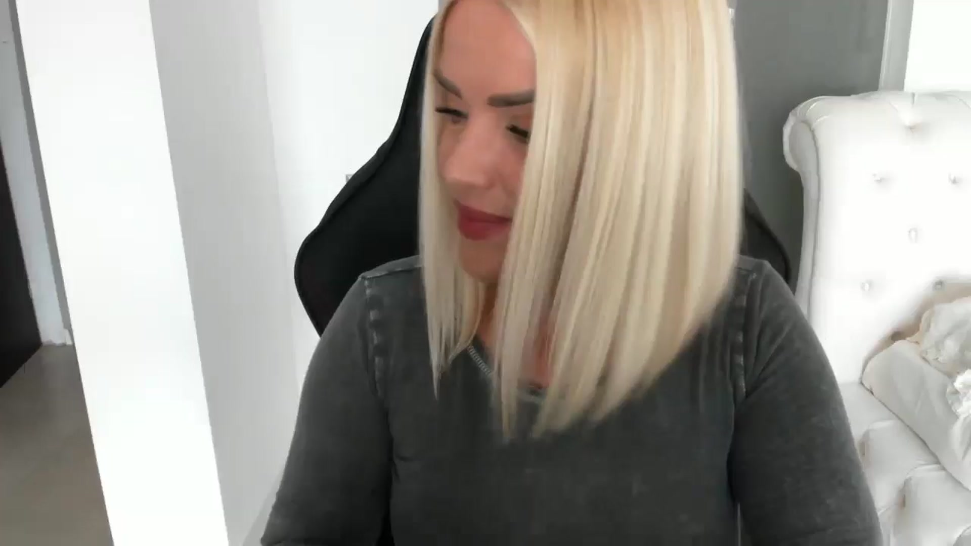 Gallery image thumbnail from Allesia_'s myfreecams stream on, 03/28/2025, 10:30 image 18 of 20