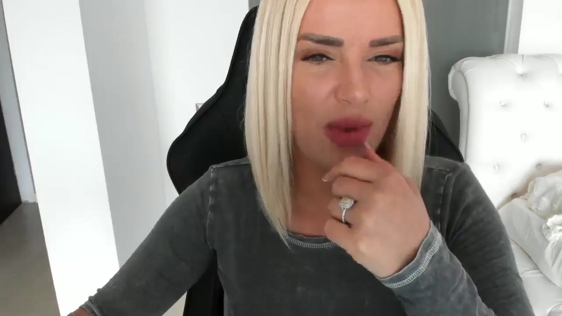Gallery image thumbnail from Allesia_'s myfreecams stream on, 03/28/2025, 10:30 image 12 of 20