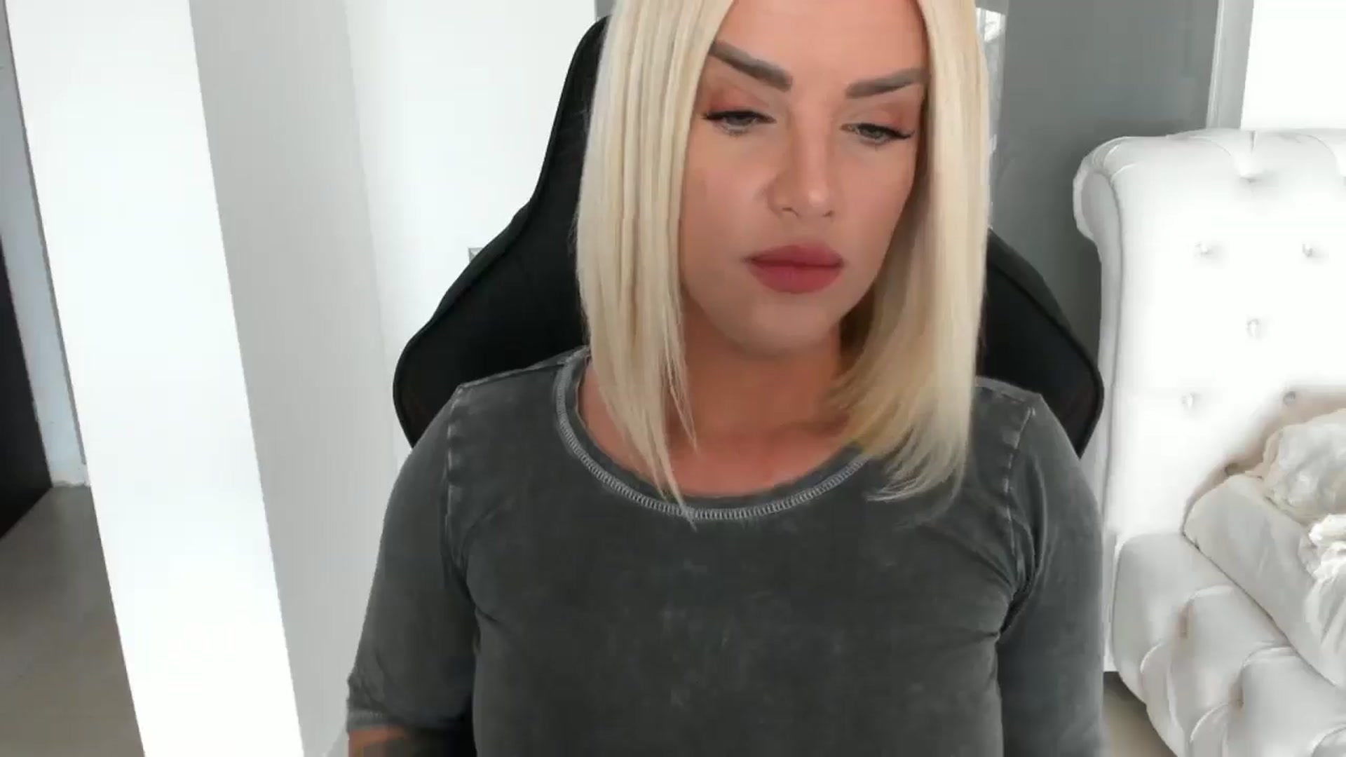 Gallery image thumbnail from Allesia_'s myfreecams stream on, 03/28/2025, 10:30 image 16 of 20