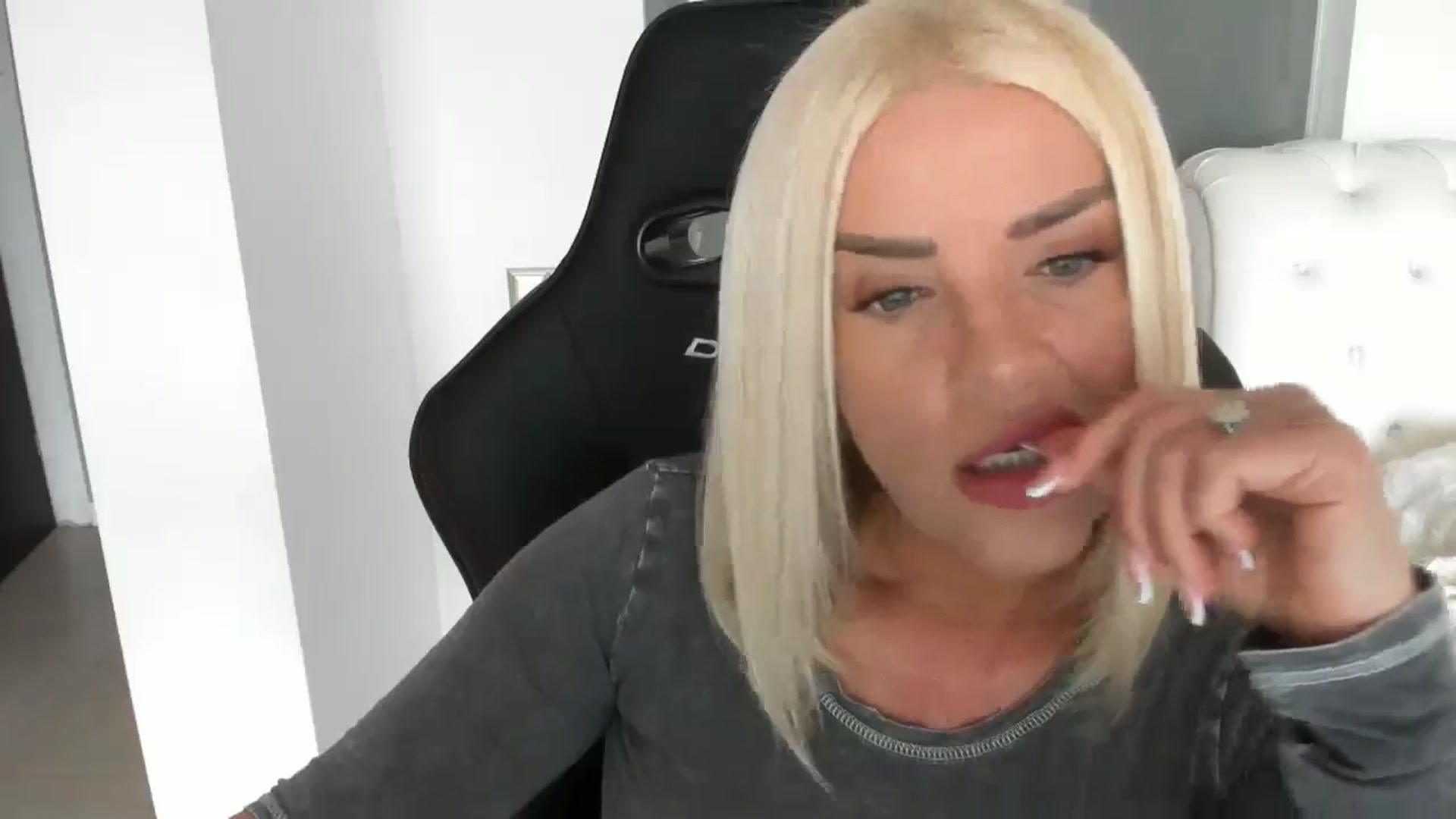 Gallery image thumbnail from Allesia_'s myfreecams stream on, 03/28/2025, 10:30 image 8 of 20