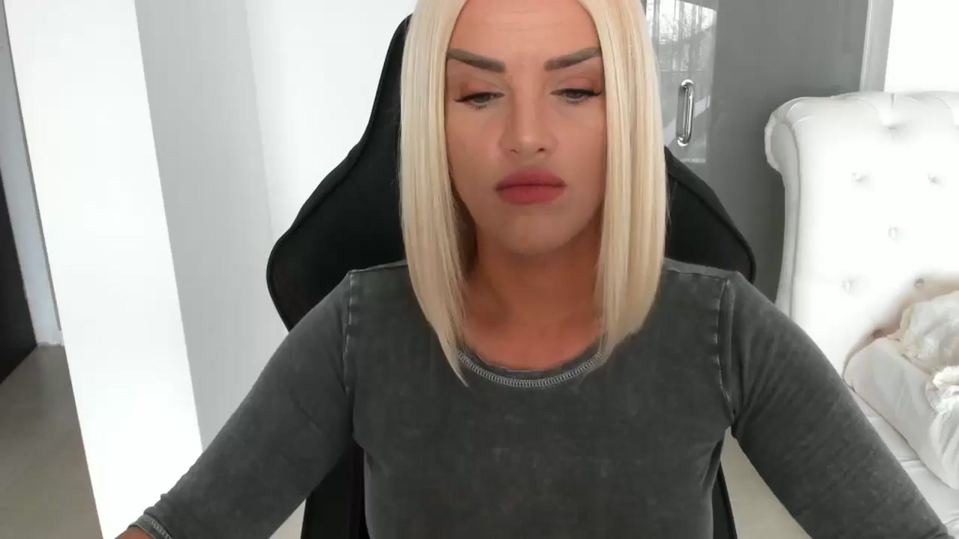 Gallery image thumbnail from Allesia_'s myfreecams stream on, 03/28/2025, 10:30 image 17 of 20