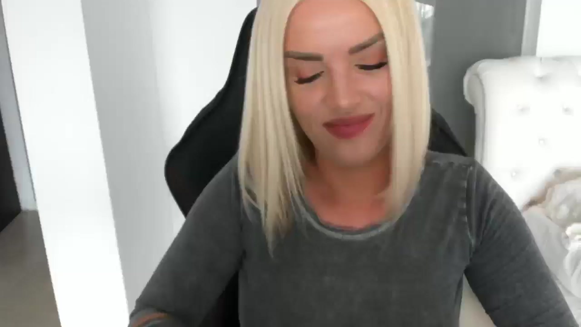 Gallery image thumbnail from Allesia_'s myfreecams stream on, 03/28/2025, 10:30 image 13 of 20