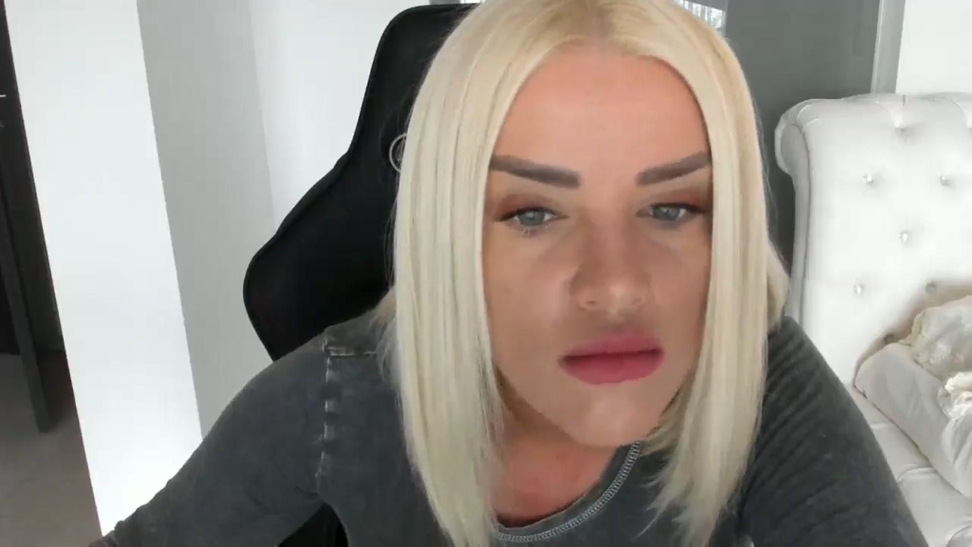 Gallery image thumbnail from Allesia_'s myfreecams stream on, 03/28/2025, 10:30 image 2 of 20