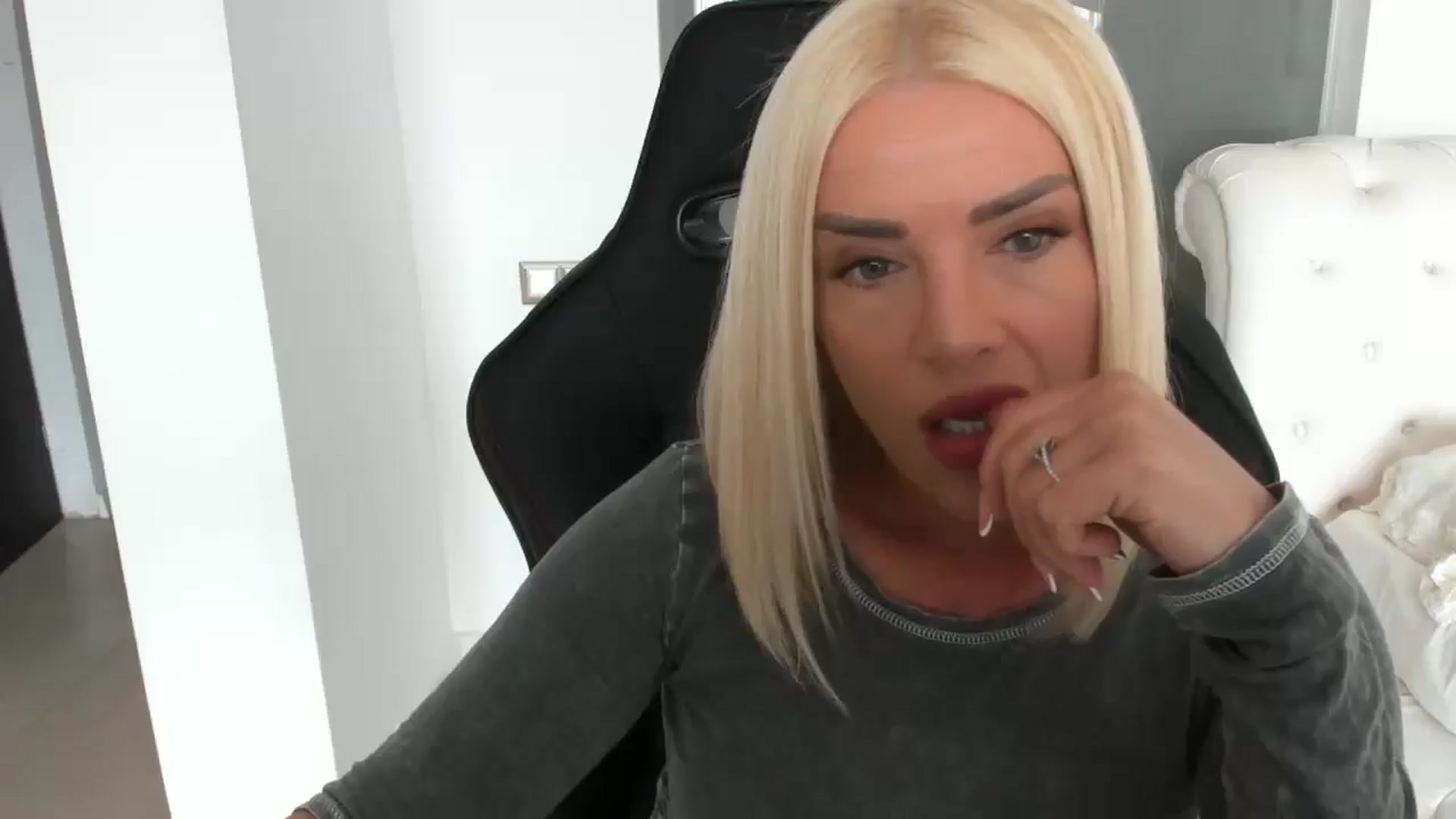 Gallery image thumbnail from Allesia_'s myfreecams stream on, 03/28/2025, 11:24 image 8 of 20