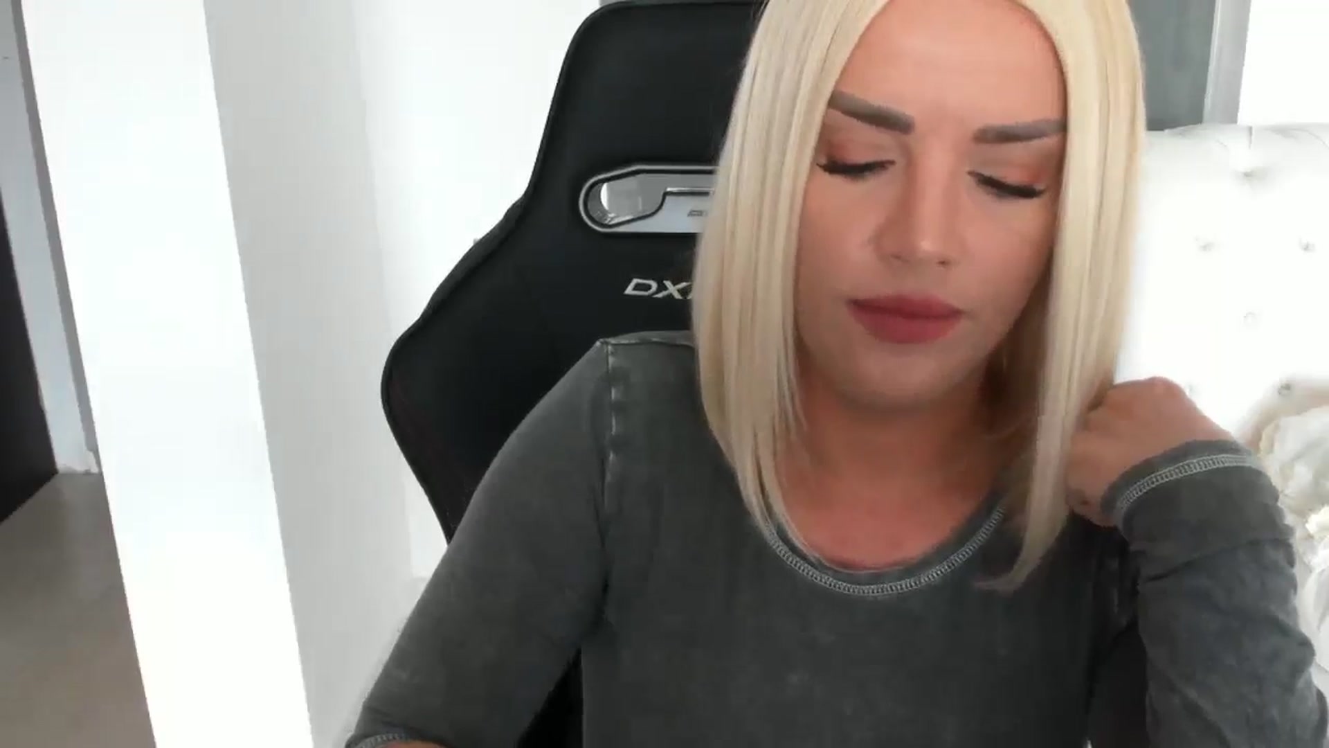 Gallery image thumbnail from Allesia_'s myfreecams stream on, 03/28/2025, 11:24 image 2 of 20