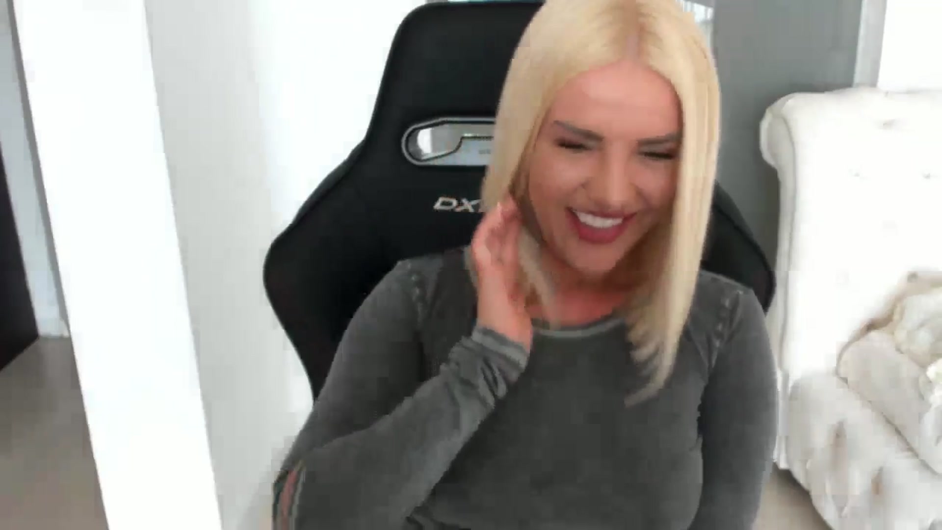 Gallery image thumbnail from Allesia_'s myfreecams stream on, 03/28/2025, 11:24 image 13 of 20