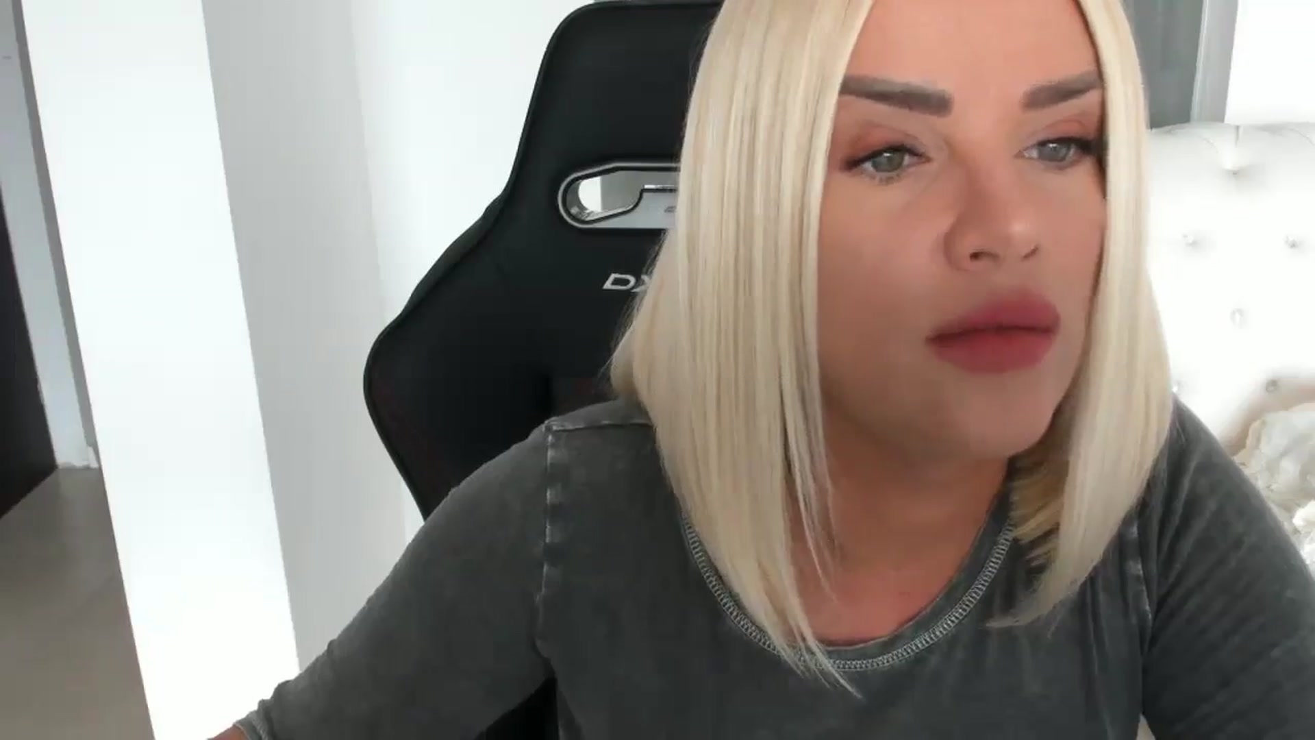 Gallery image thumbnail from Allesia_'s myfreecams stream on, 03/28/2025, 11:24 image 4 of 20