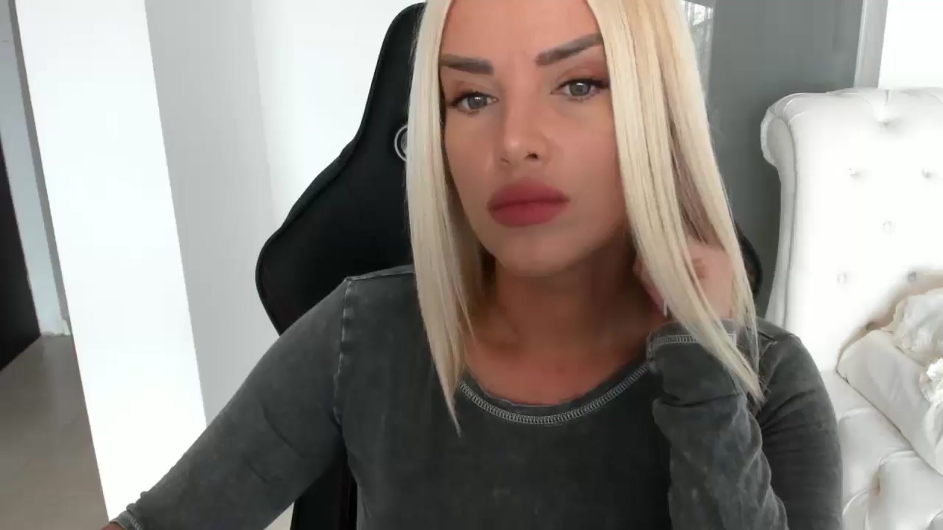 Gallery image thumbnail from Allesia_'s myfreecams stream on, 03/28/2025, 11:24 image 6 of 20