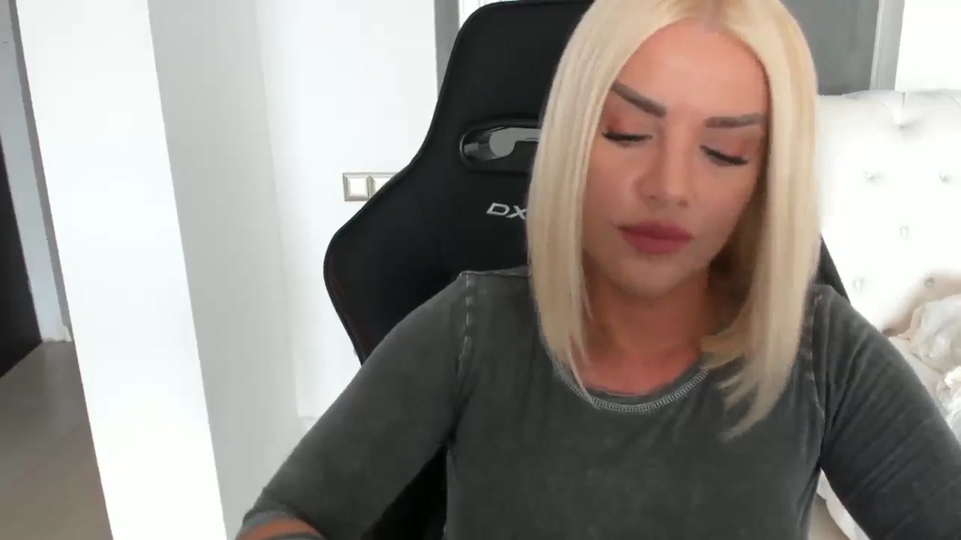 Gallery image thumbnail from Allesia_'s myfreecams stream on, 03/28/2025, 11:24 image 9 of 20