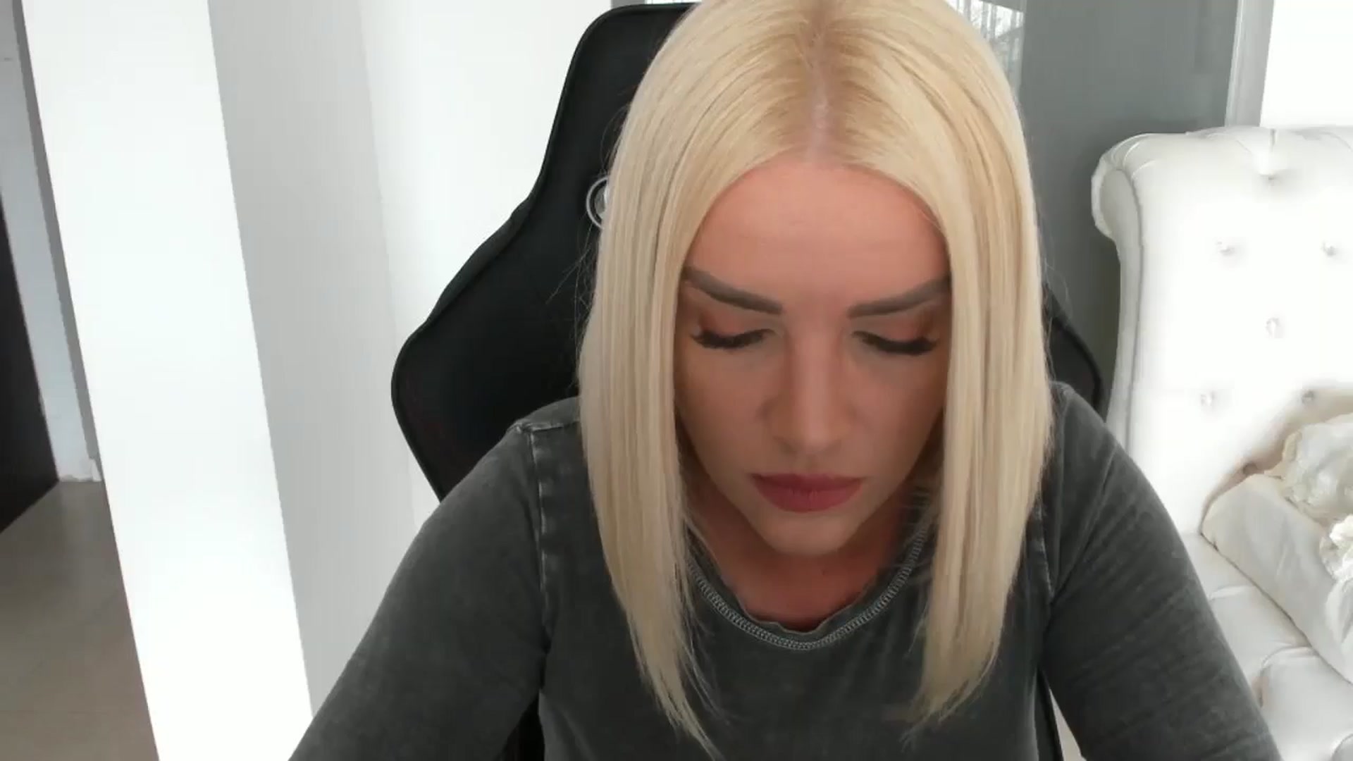 Gallery image thumbnail from Allesia_'s myfreecams stream on, 03/28/2025, 11:24 image 1 of 20