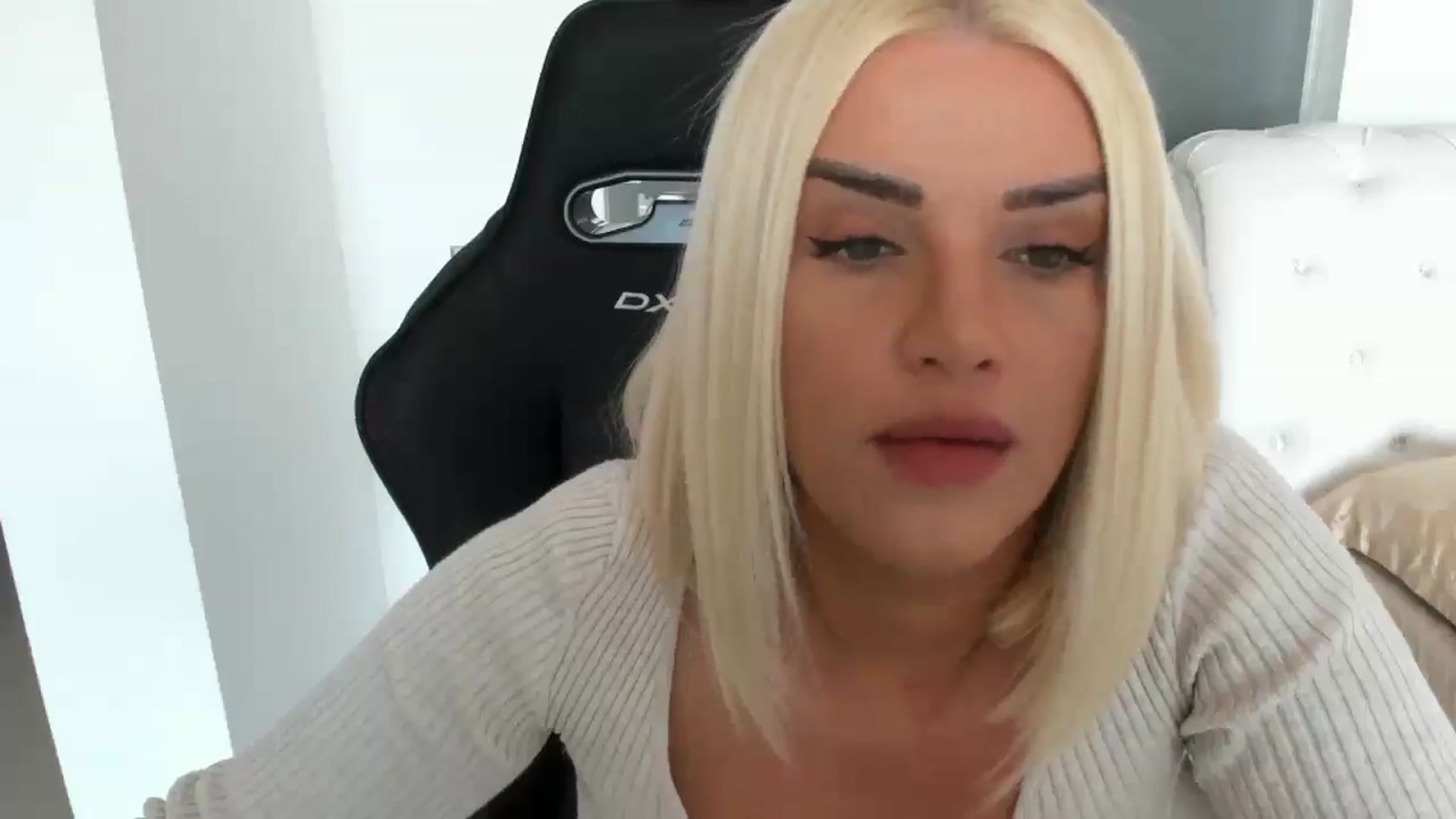 Gallery image thumbnail from Allesia_'s myfreecams stream on, 04/05/2025, 10:44 image 18 of 20
