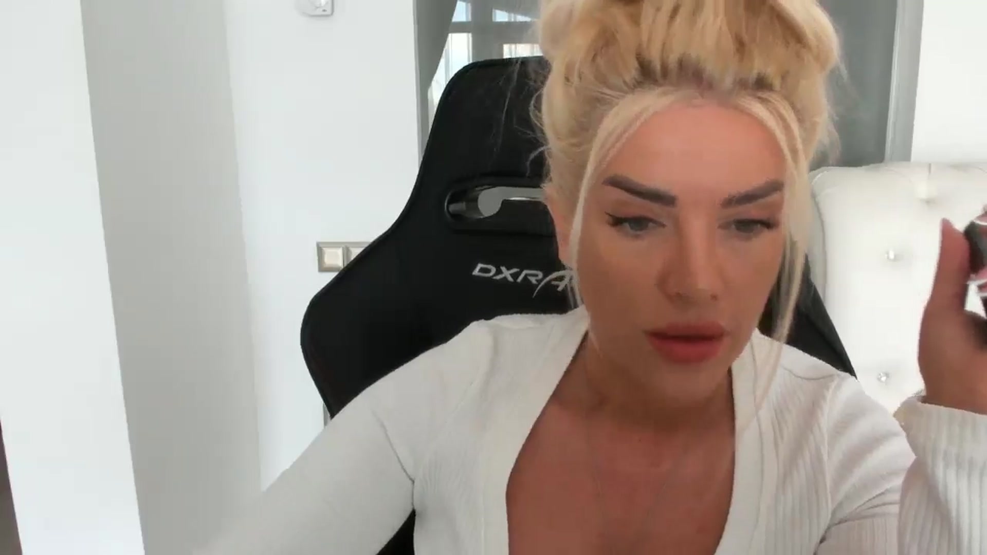 Gallery image thumbnail from Allesia_'s myfreecams stream on, 04/11/2025, 10:17 image 19 of 20
