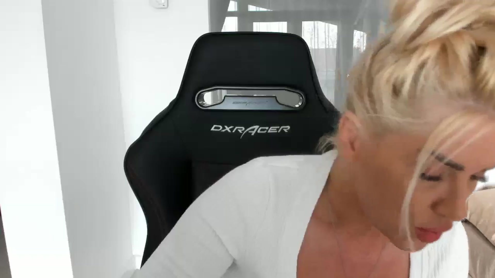 Gallery image thumbnail from Allesia_'s myfreecams stream on, 04/11/2025, 10:17 image 9 of 20