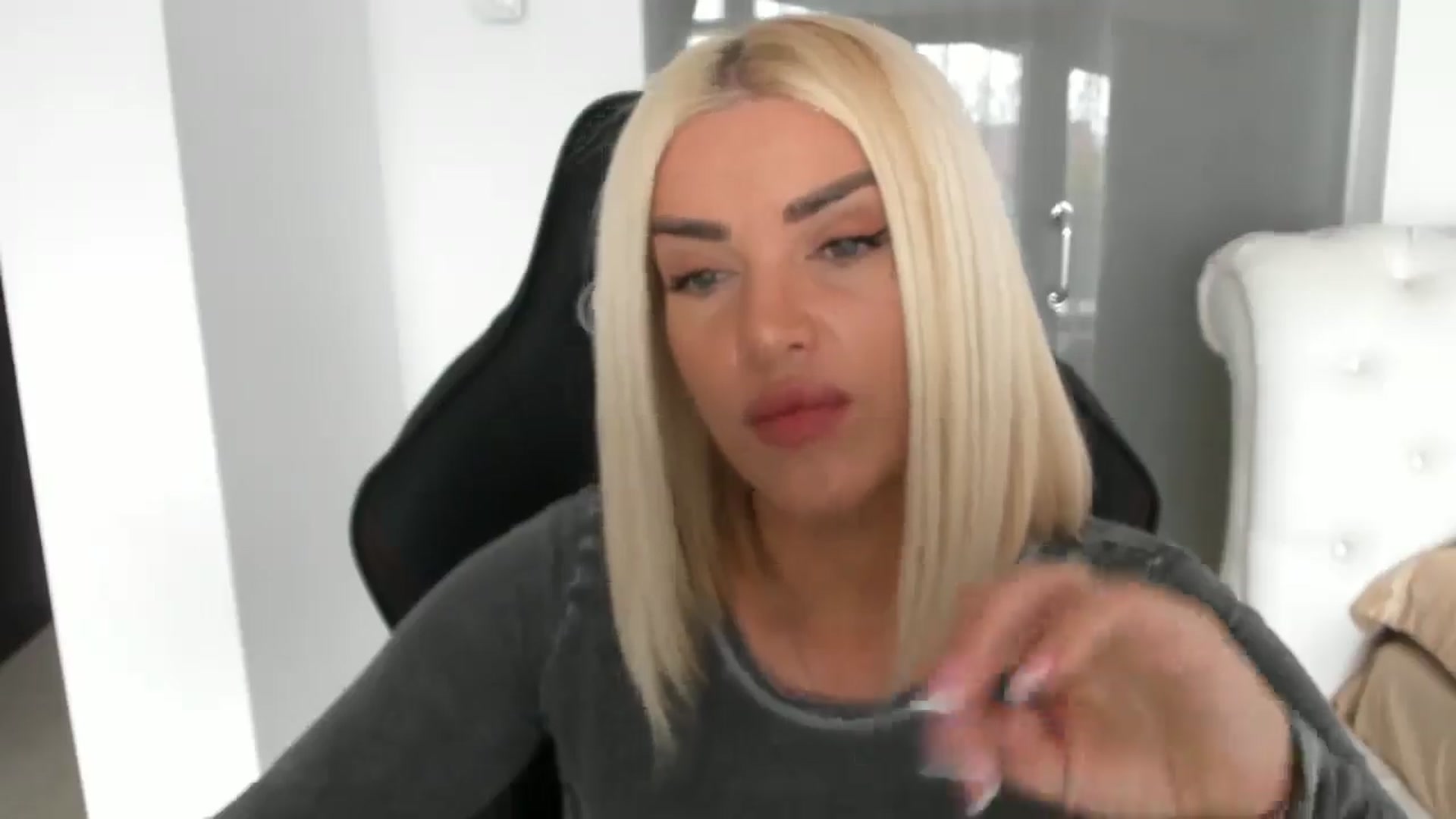 Gallery image thumbnail from Allesia_'s myfreecams stream on, 04/14/2025, 10:49 image 5 of 20