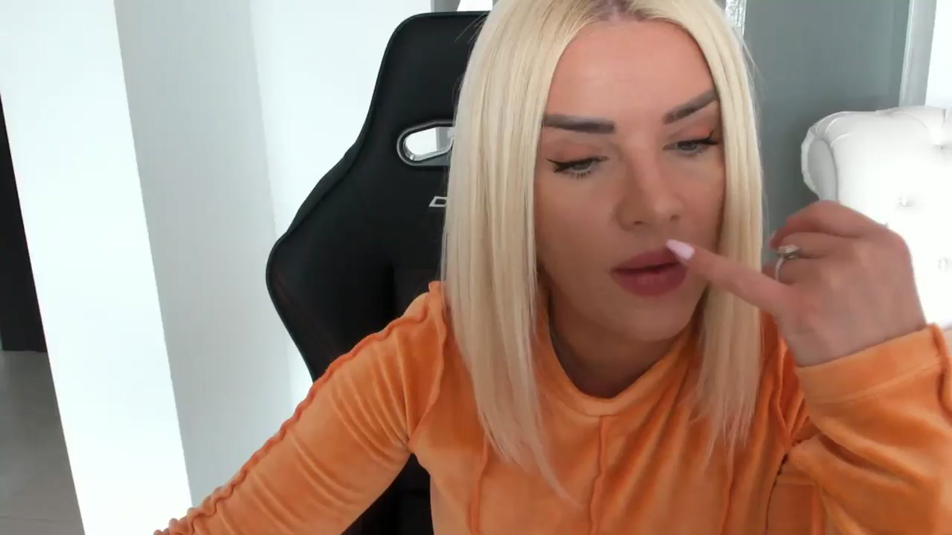 Gallery image thumbnail from Allesia_'s myfreecams stream on, 04/18/2025, 10:54 image 12 of 20