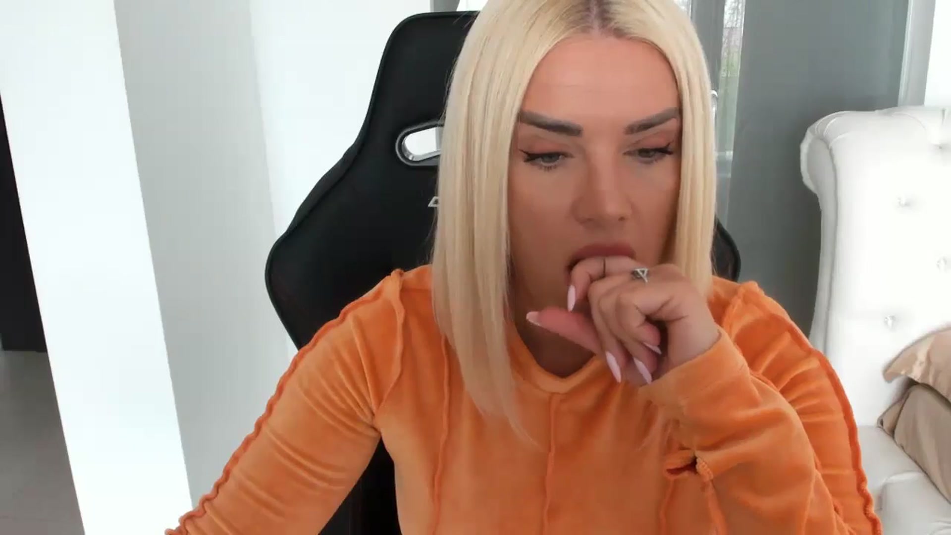 Gallery image thumbnail from Allesia_'s myfreecams stream on, 04/18/2025, 10:54 image 14 of 20