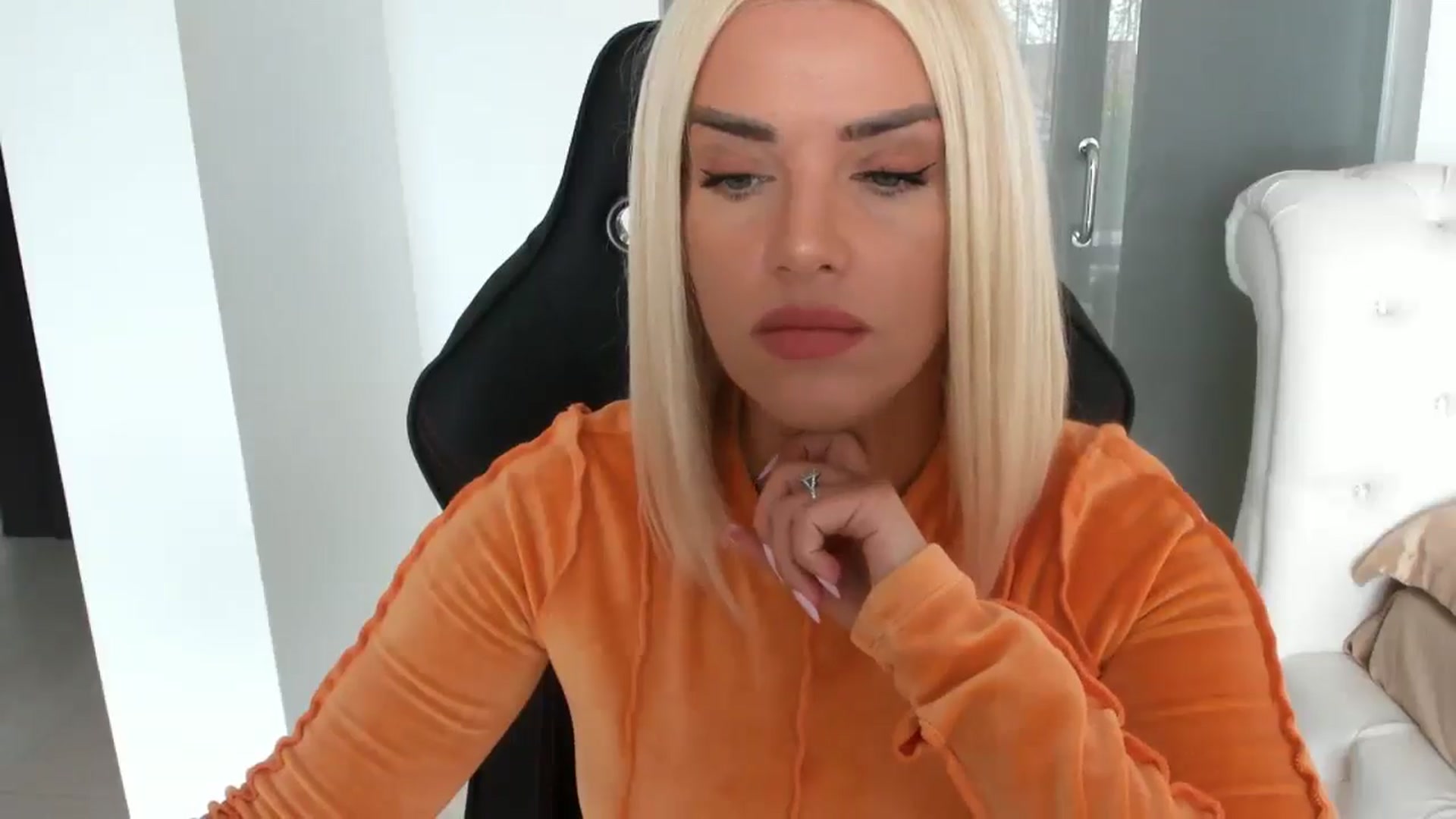 Gallery image thumbnail from Allesia_'s myfreecams stream on, 04/18/2025, 10:54 image 15 of 20