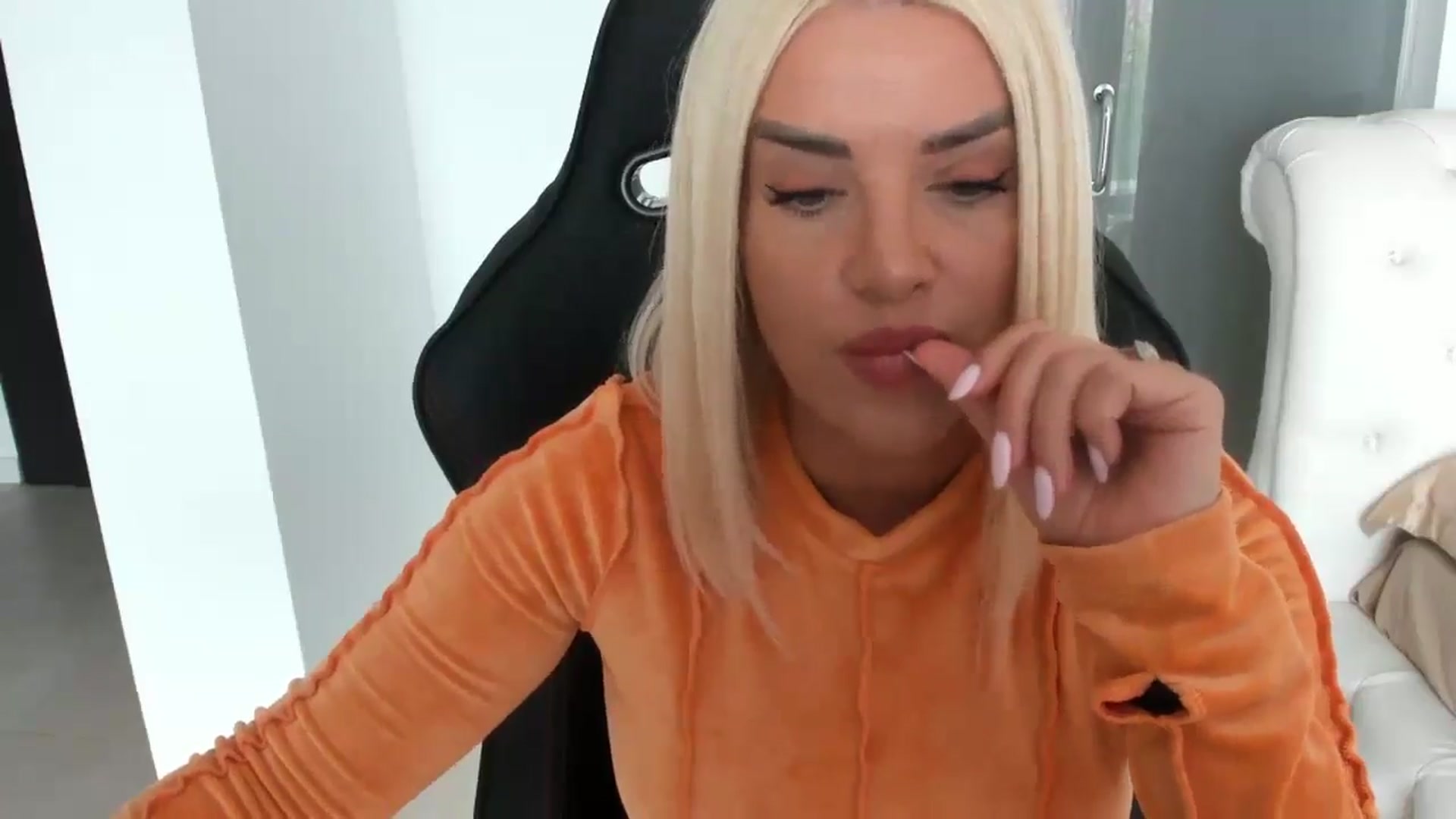 Gallery image thumbnail from Allesia_'s myfreecams stream on, 04/18/2025, 10:54 image 9 of 20
