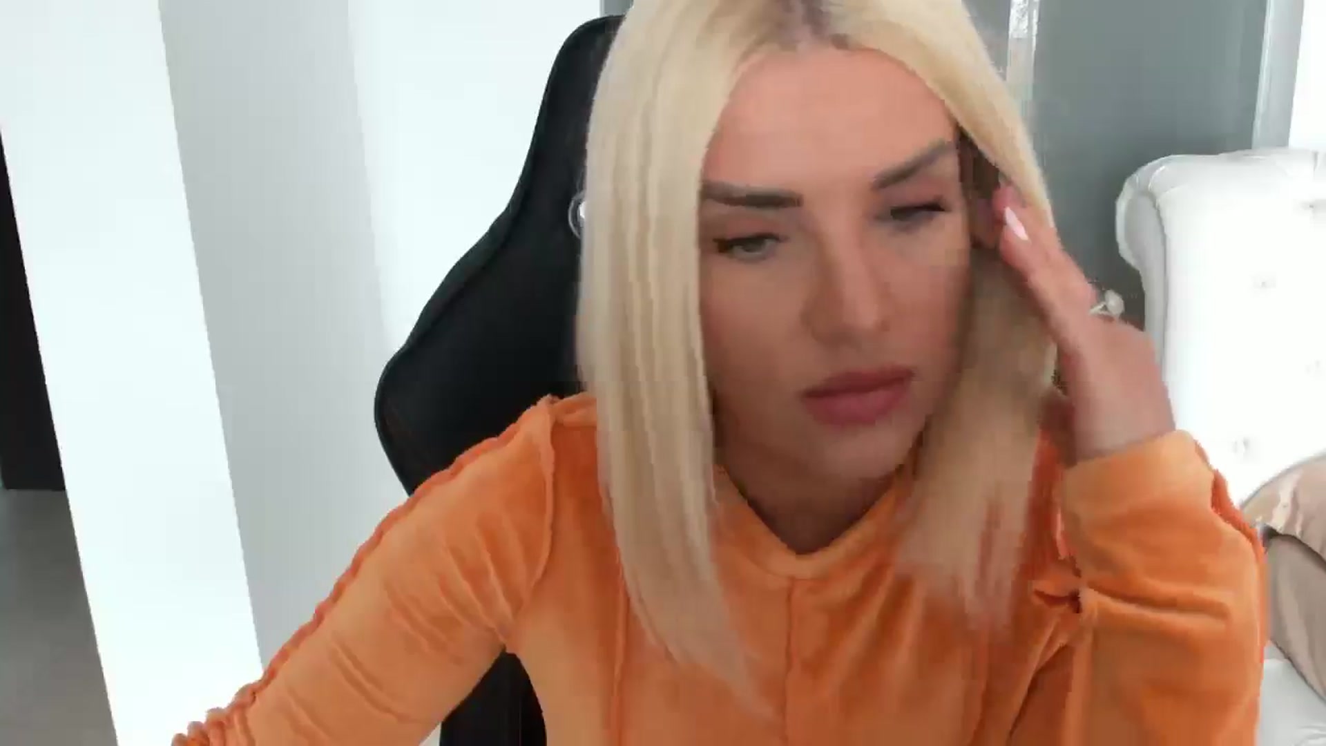 Gallery image thumbnail from Allesia_'s myfreecams stream on, 04/18/2025, 10:54 image 20 of 20