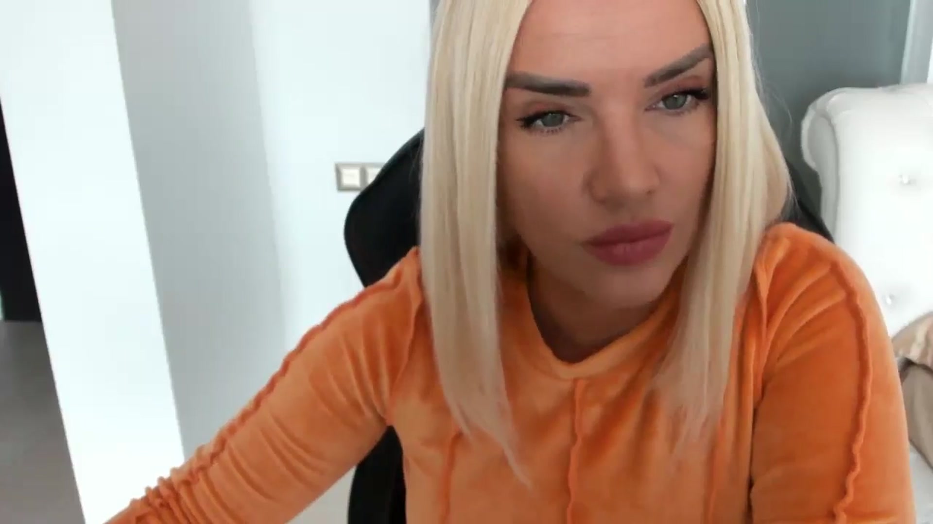 Gallery image thumbnail from Allesia_'s myfreecams stream on, 04/18/2025, 10:54 image 3 of 20
