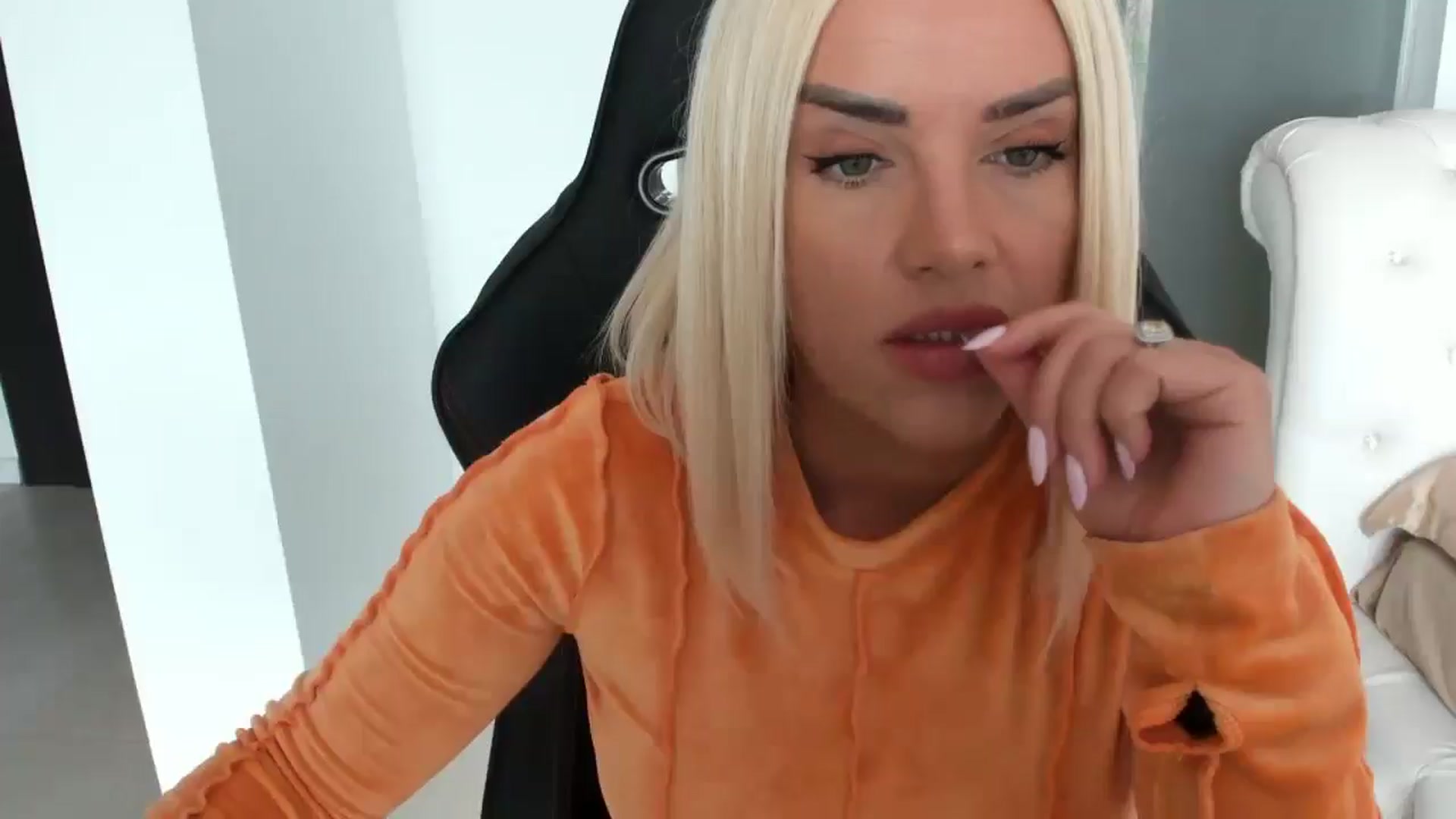 Gallery image thumbnail from Allesia_'s myfreecams stream on, 04/18/2025, 10:54 image 5 of 20