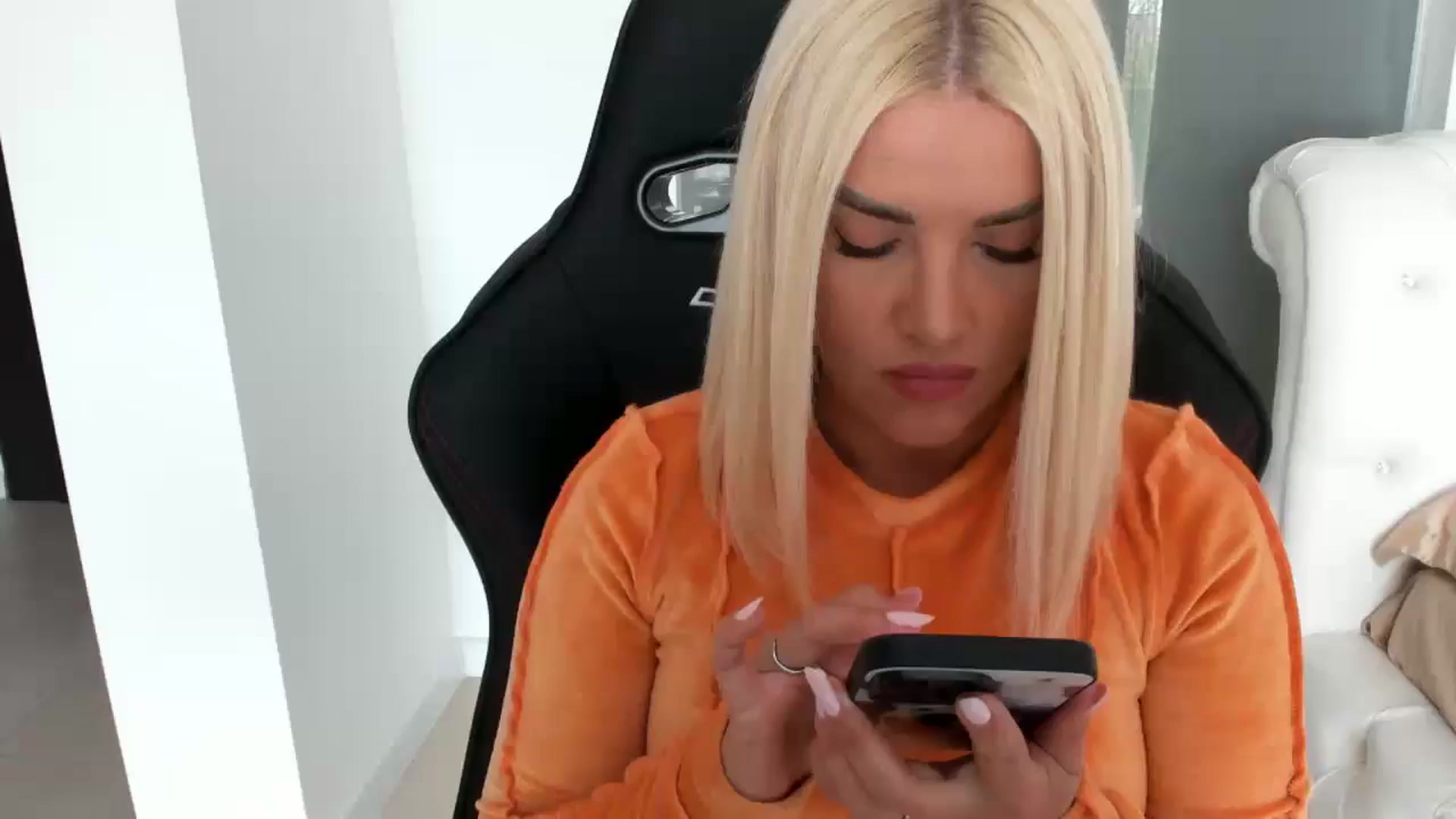 Gallery image thumbnail from Allesia_'s myfreecams stream on, 04/18/2025, 10:54 image 1 of 20