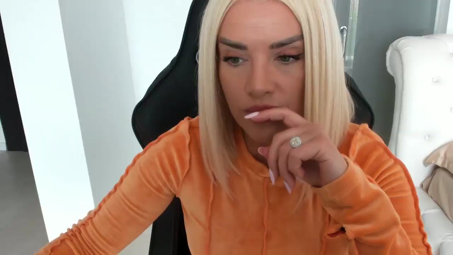 Gallery image thumbnail from Allesia_'s myfreecams stream on, 04/18/2025, 10:54 image 8 of 20